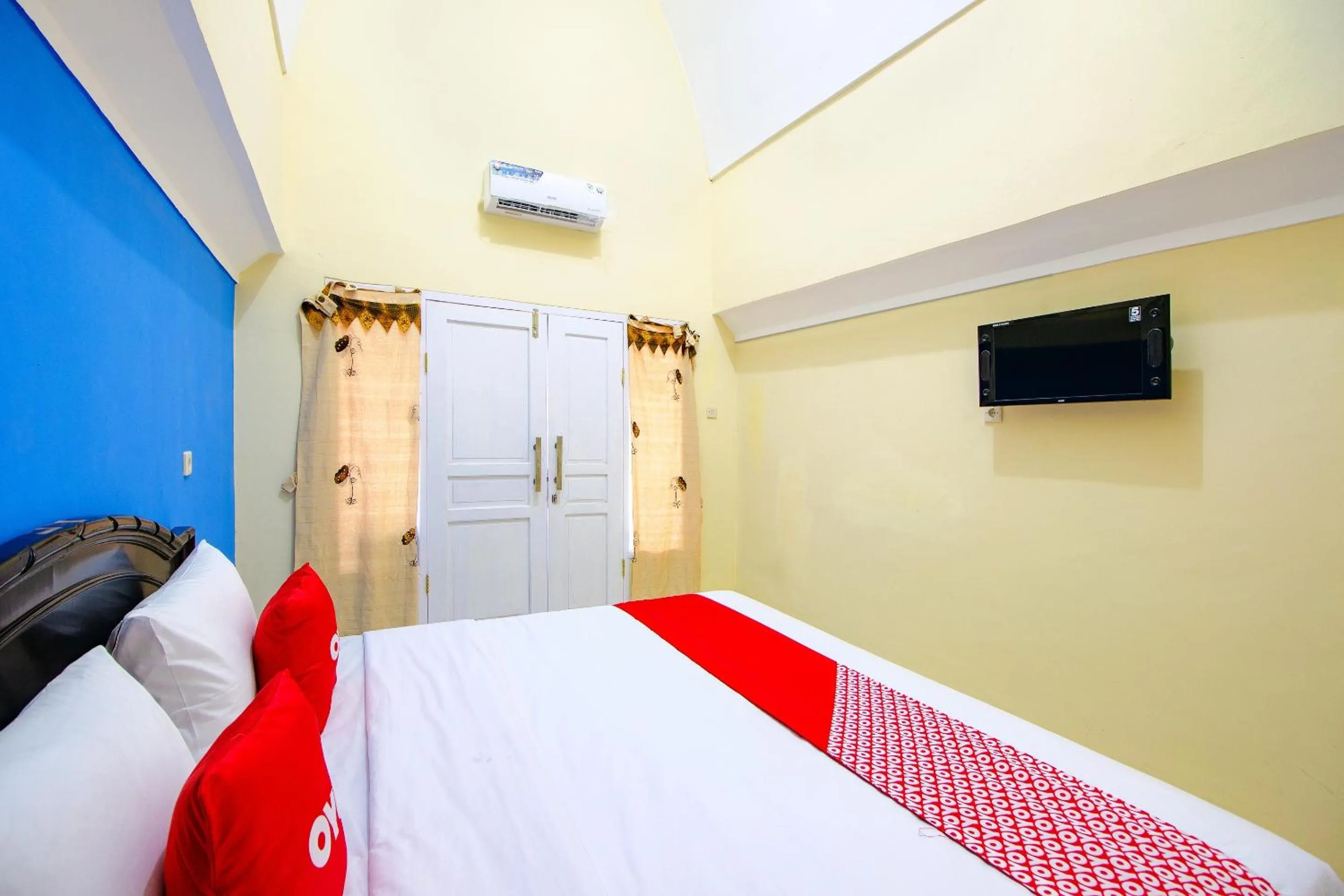 Bedroom, Bed in OYO Life 1643 Grand Monica