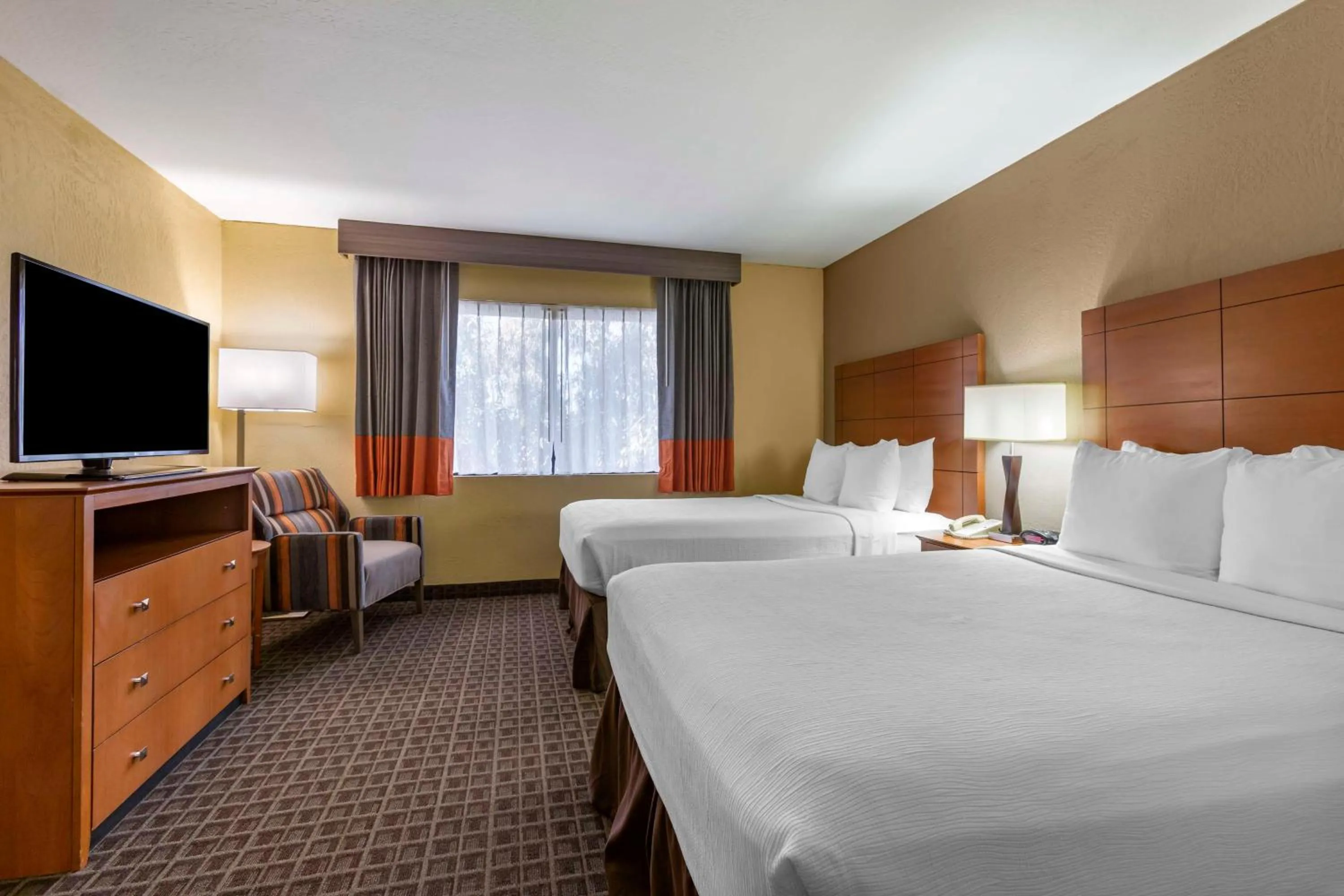 Bedroom, Bed in Best Western Plus Scottsdale Thunderbird Suites