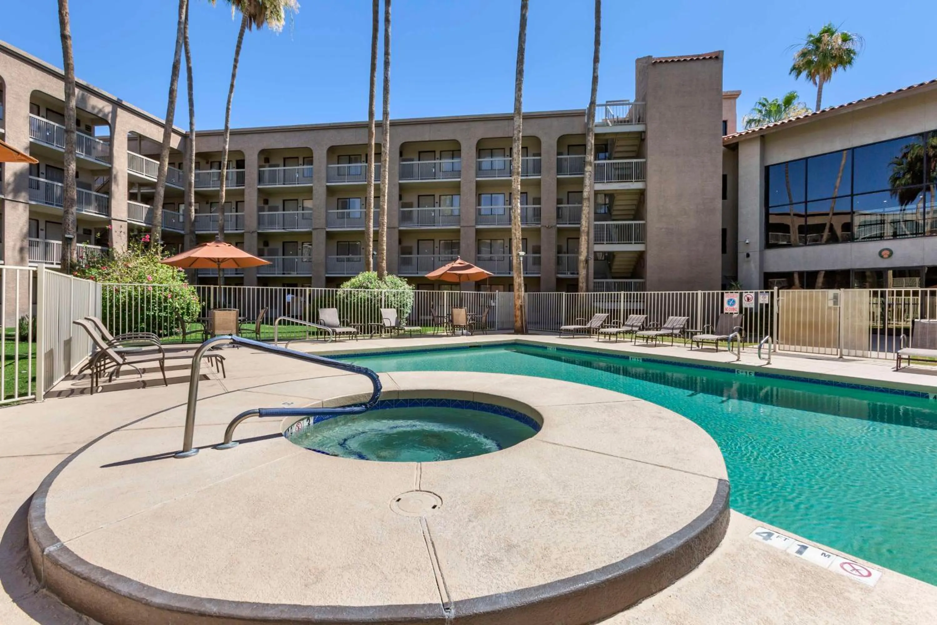 Pool view in Best Western Plus Scottsdale Thunderbird Suites