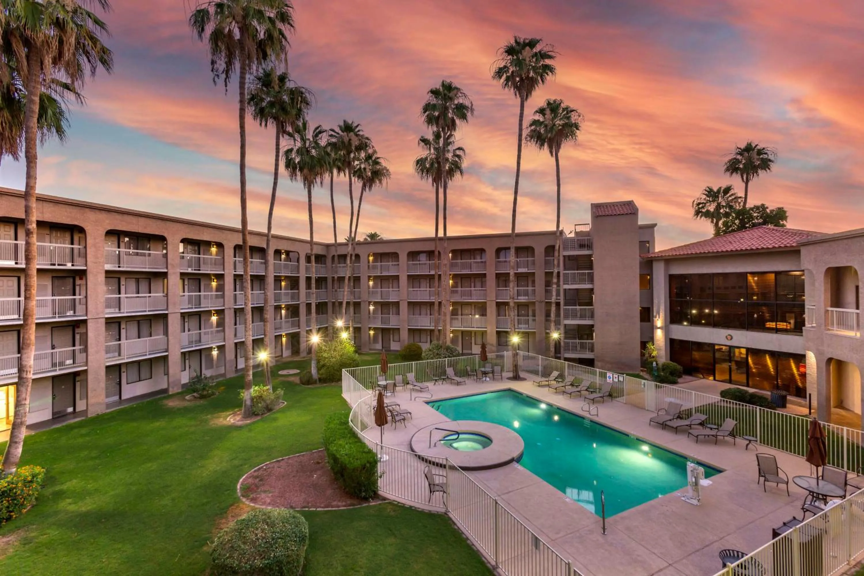 Property building in Best Western Plus Scottsdale Thunderbird Suites
