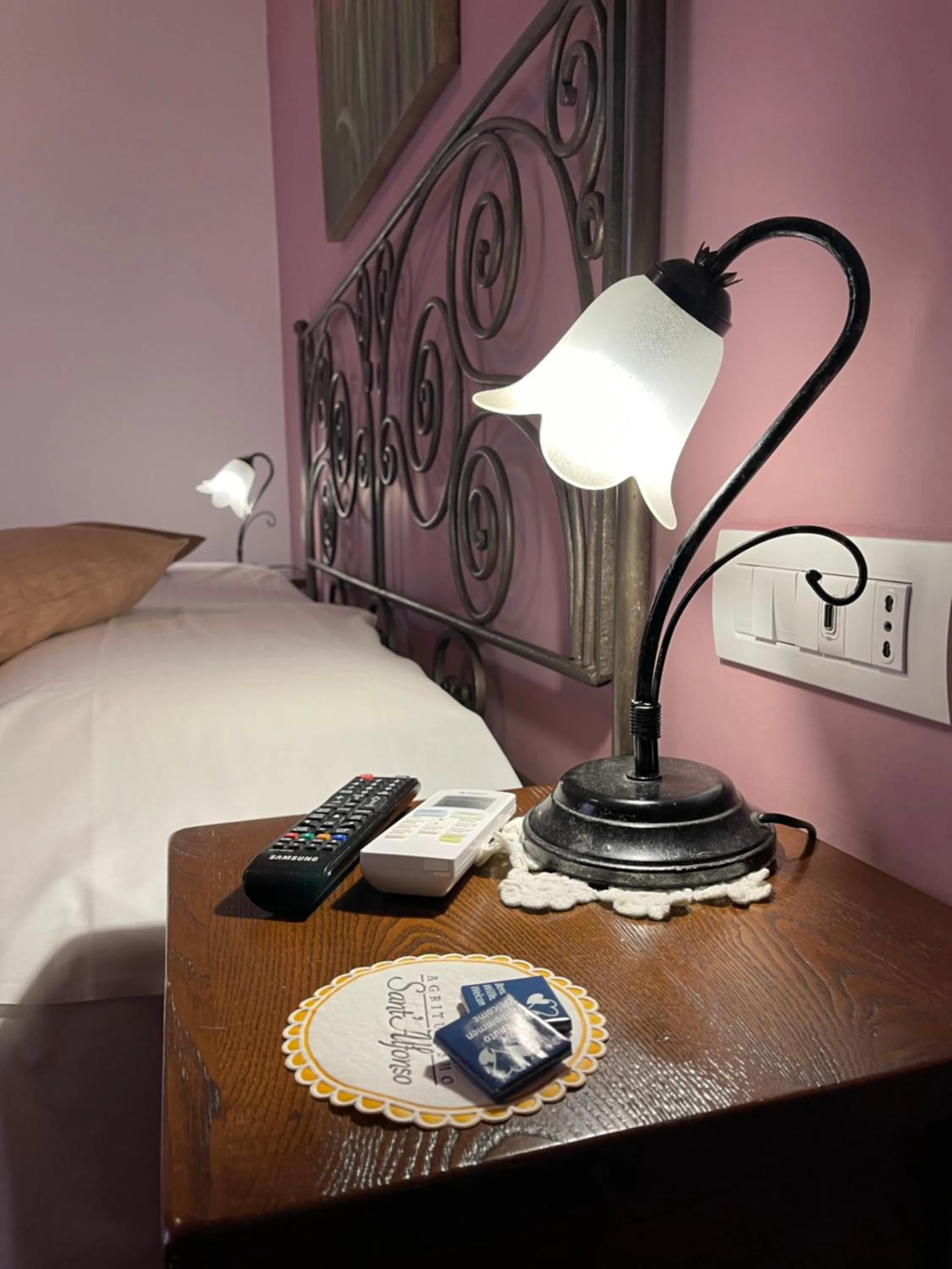 Decorative detail, Bed in Agriturismo Sant'Alfonso