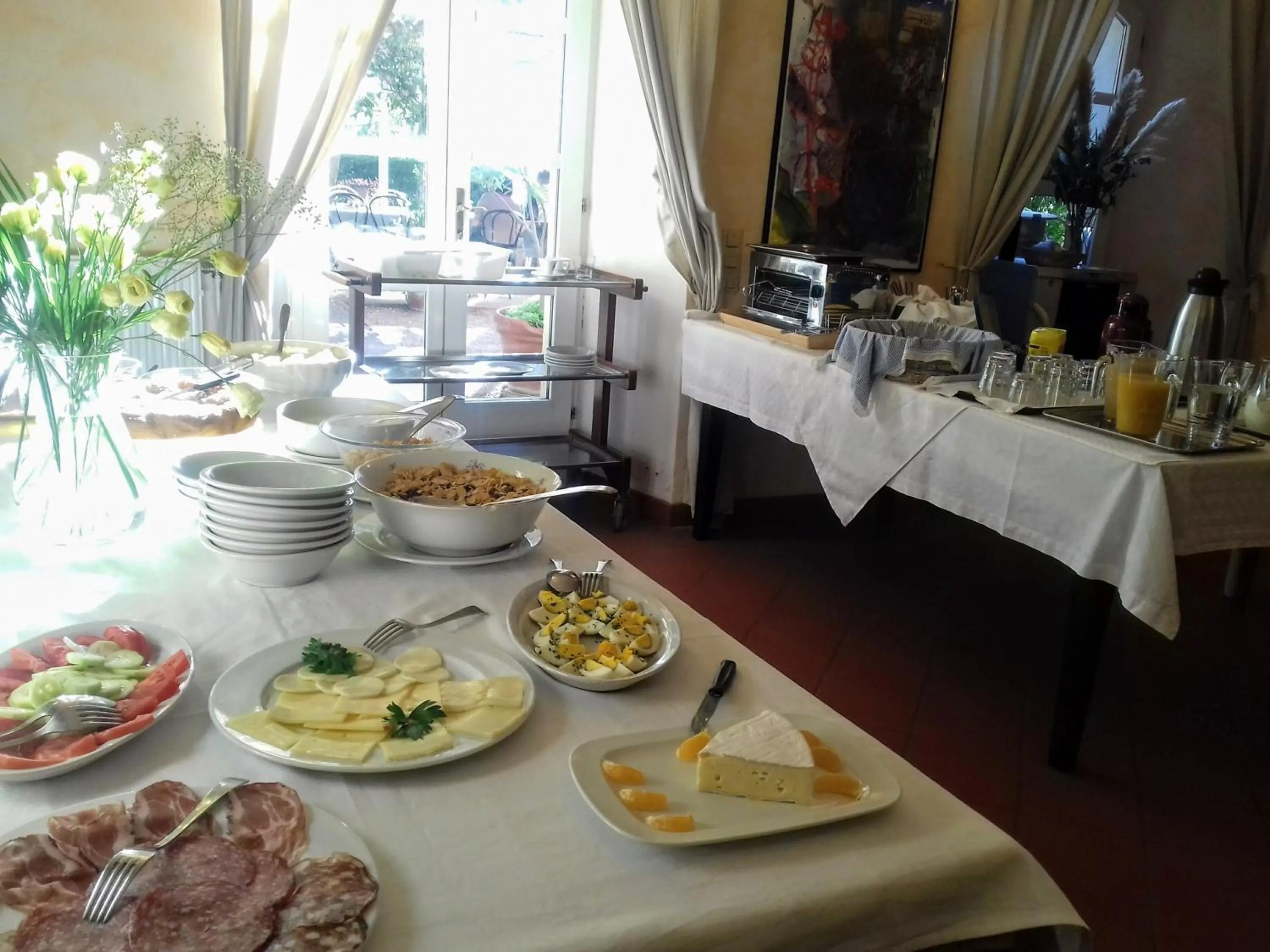 Breakfast in Villa Palagione Centro Interculturale