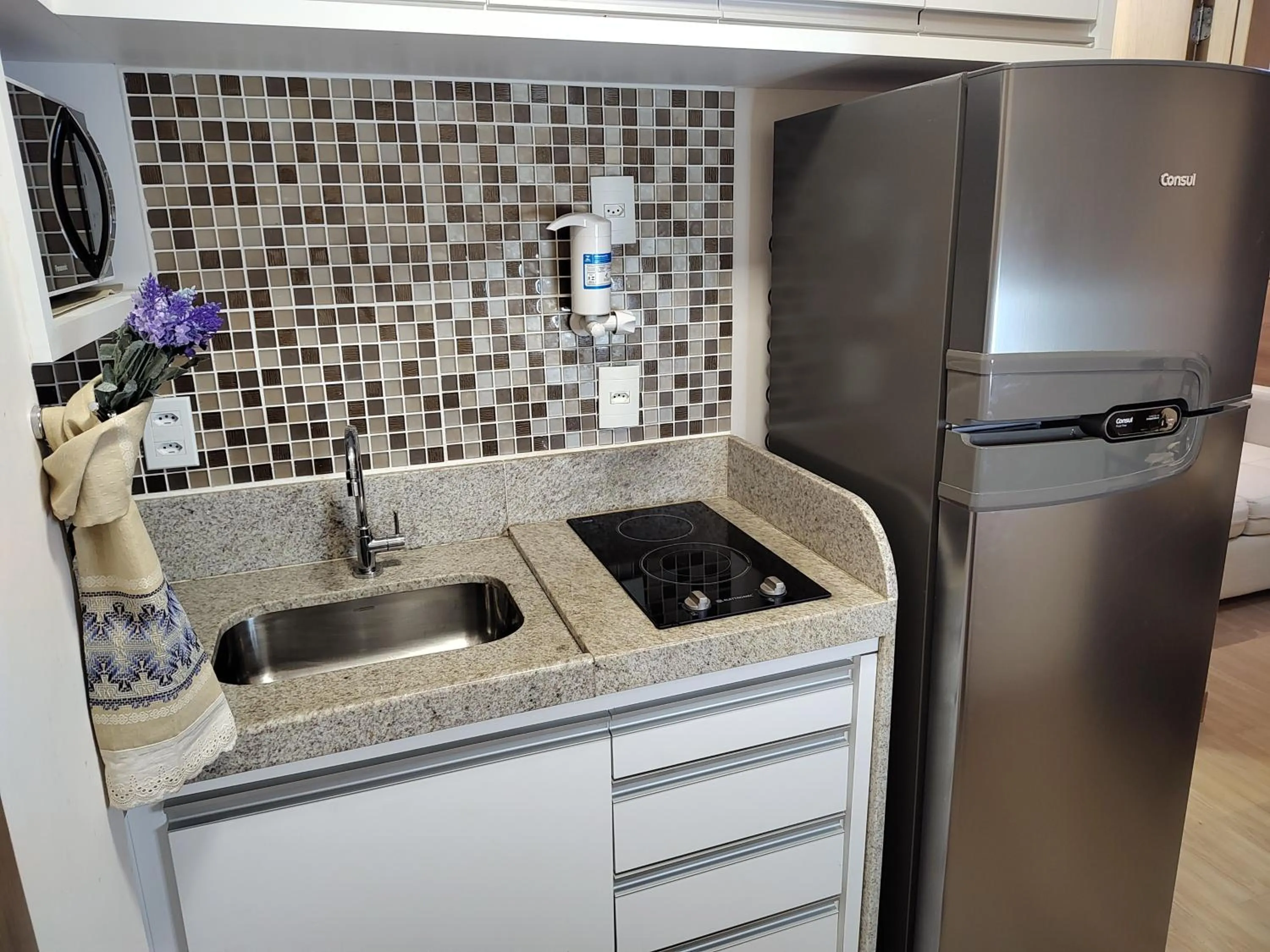 Kitchen or kitchenette in FLAT VARANDA PEDRA AZUL - Vista Azul Apart Hotel