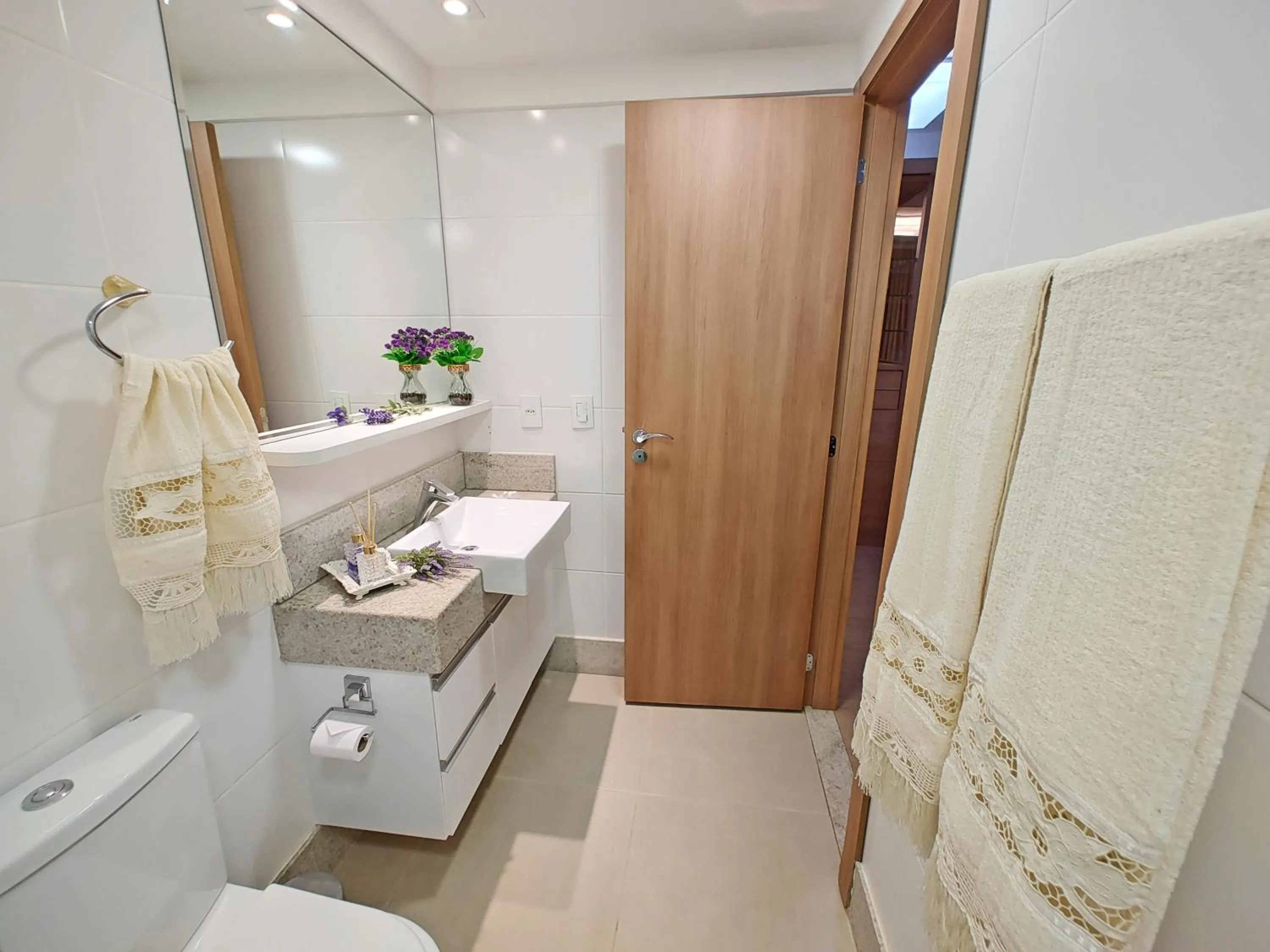 Shower in FLAT VARANDA PEDRA AZUL - Vista Azul Apart Hotel