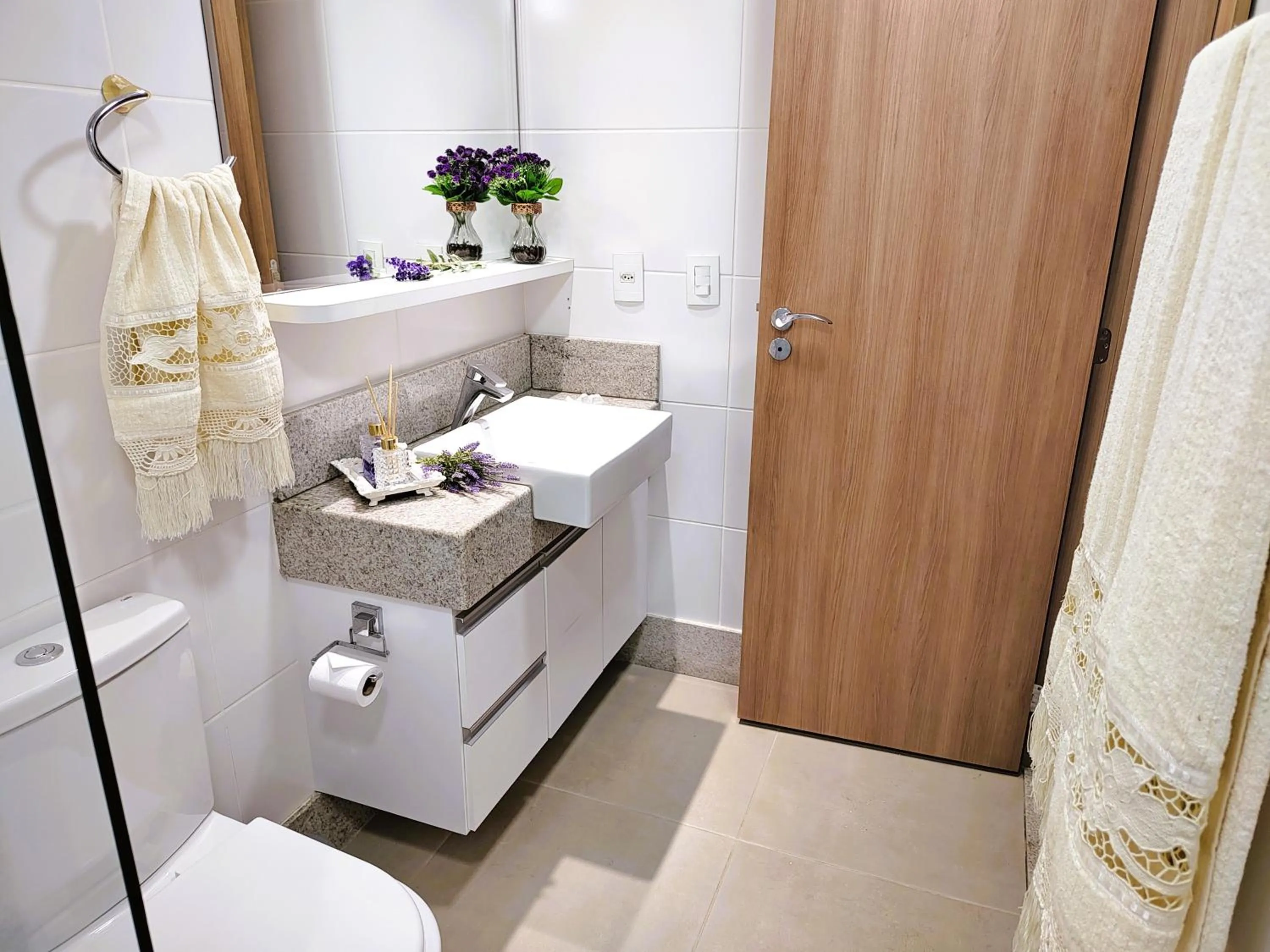 Shower in FLAT VARANDA PEDRA AZUL - Vista Azul Apart Hotel