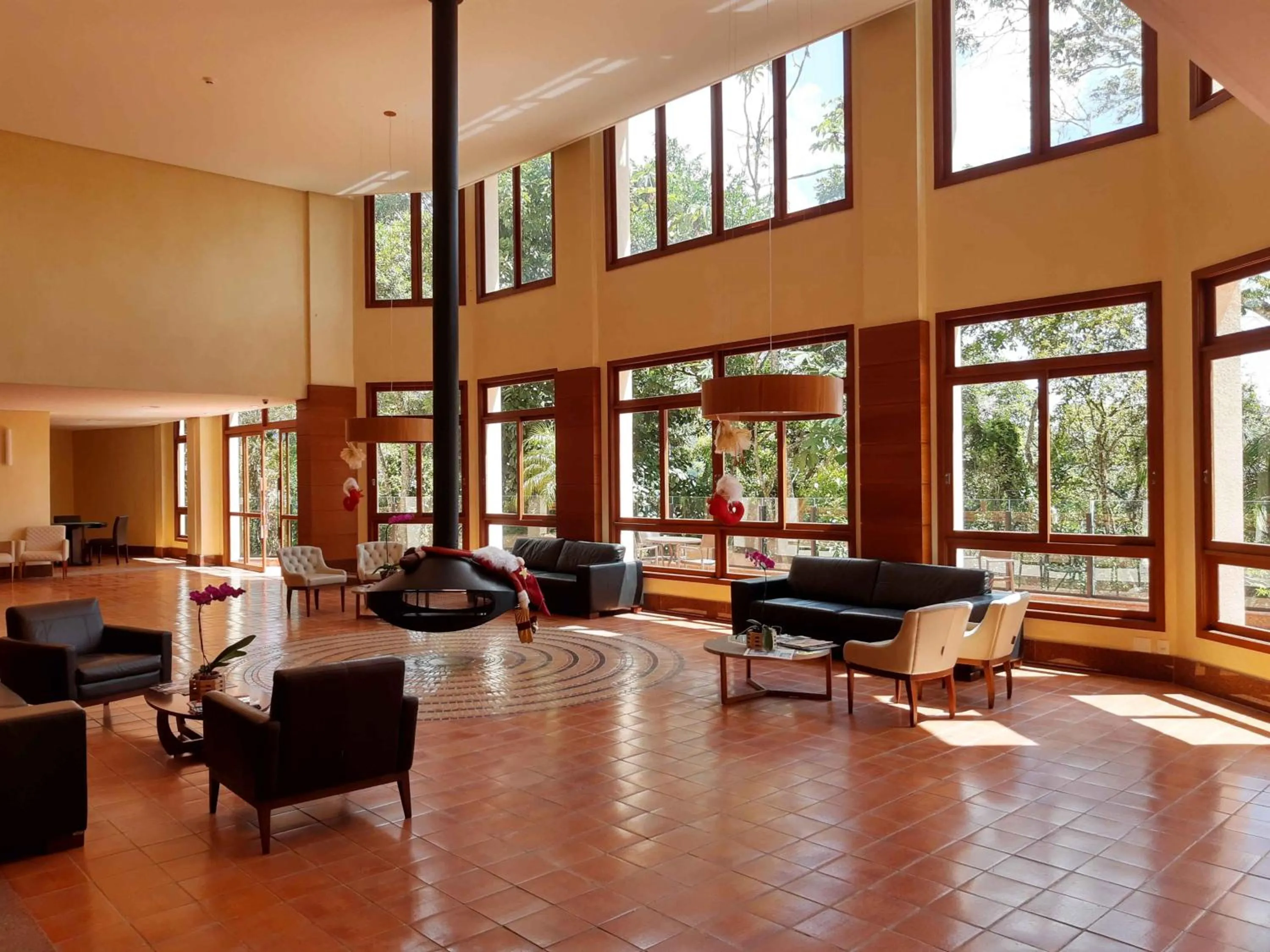 Communal lounge/ TV room in FLAT VARANDA PEDRA AZUL - Vista Azul Apart Hotel