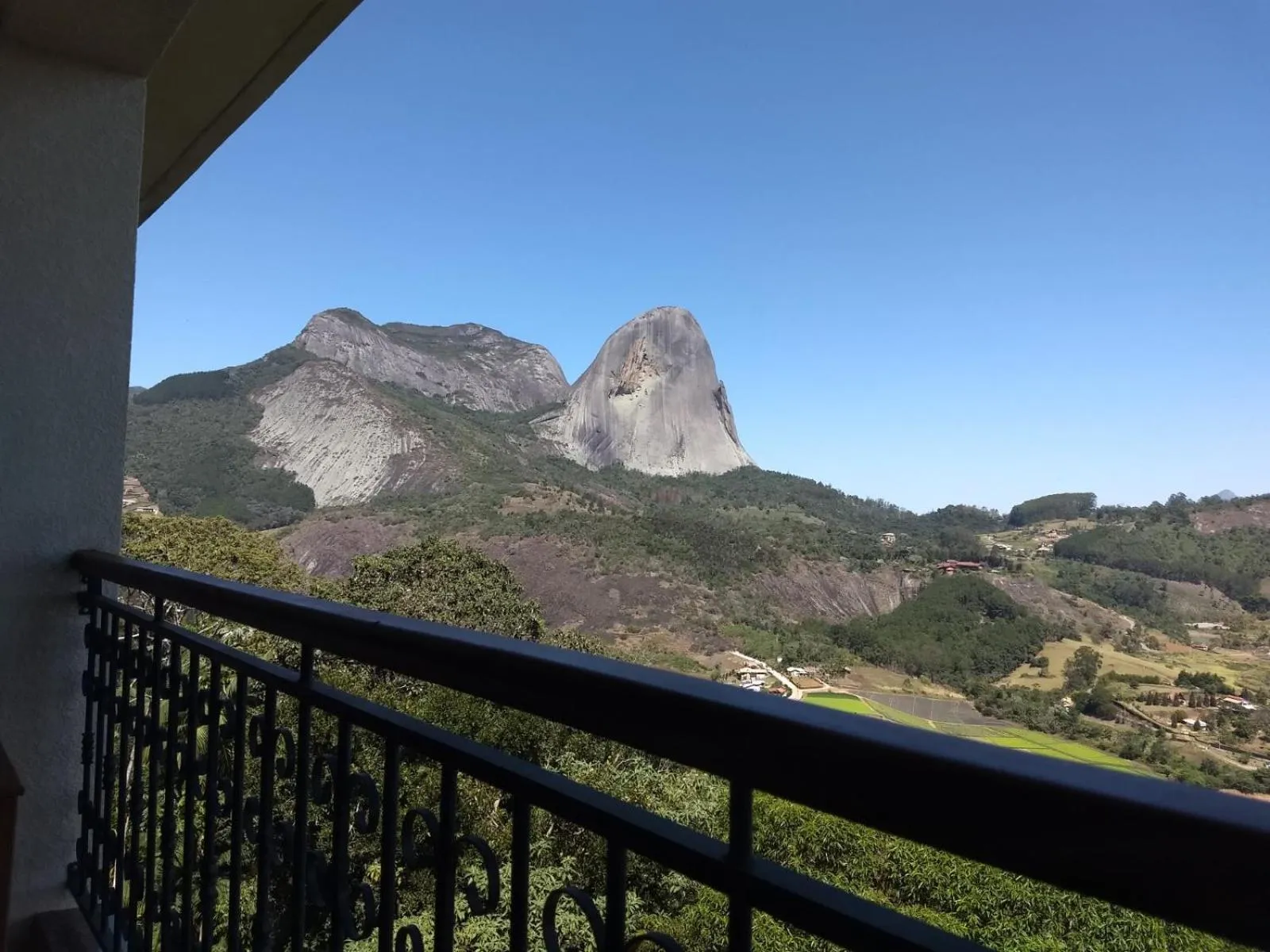 Balcony/Terrace in FLAT VARANDA PEDRA AZUL - Vista Azul Apart Hotel