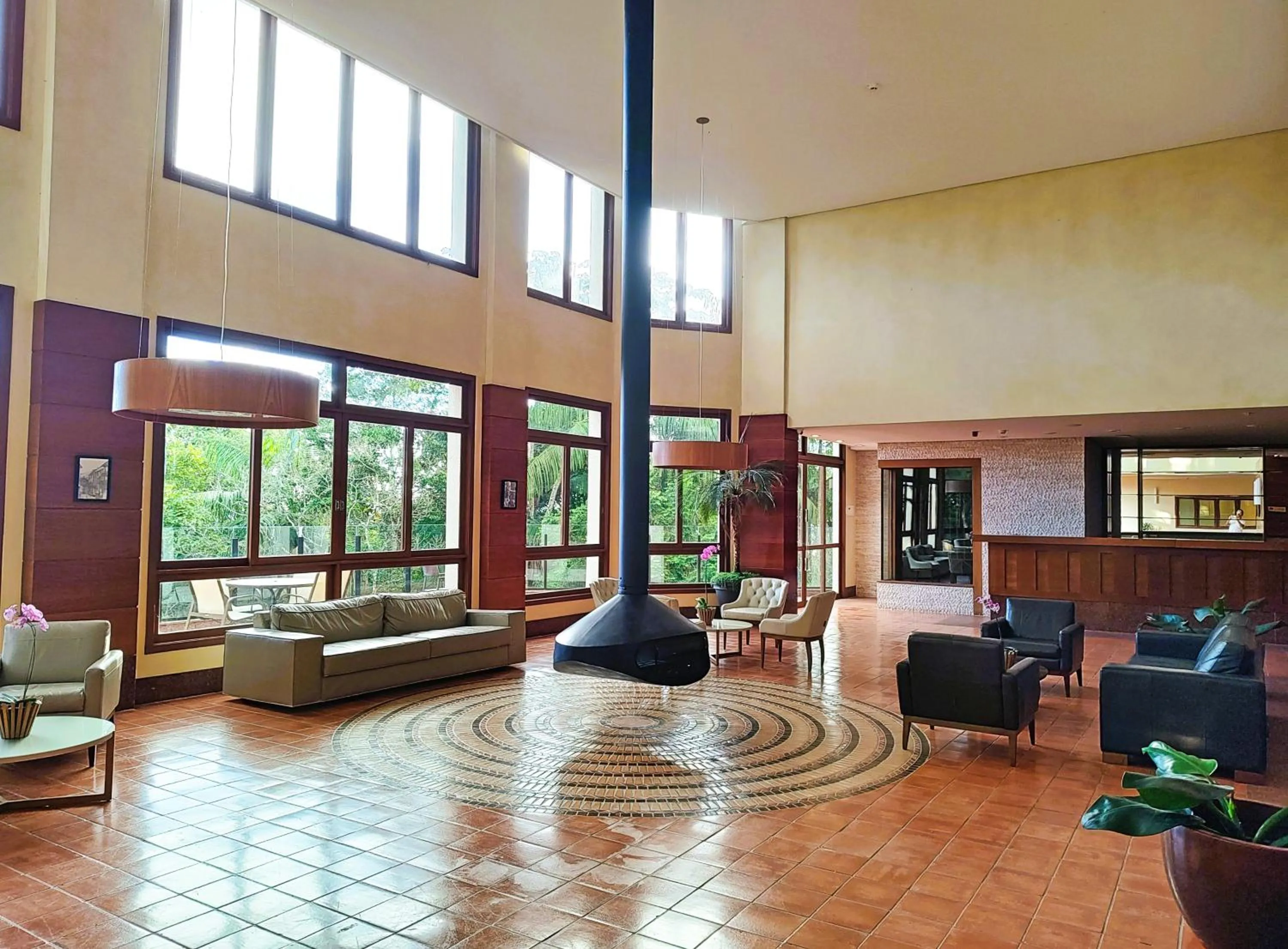 Communal lounge/ TV room in FLAT VARANDA PEDRA AZUL - Vista Azul Apart Hotel