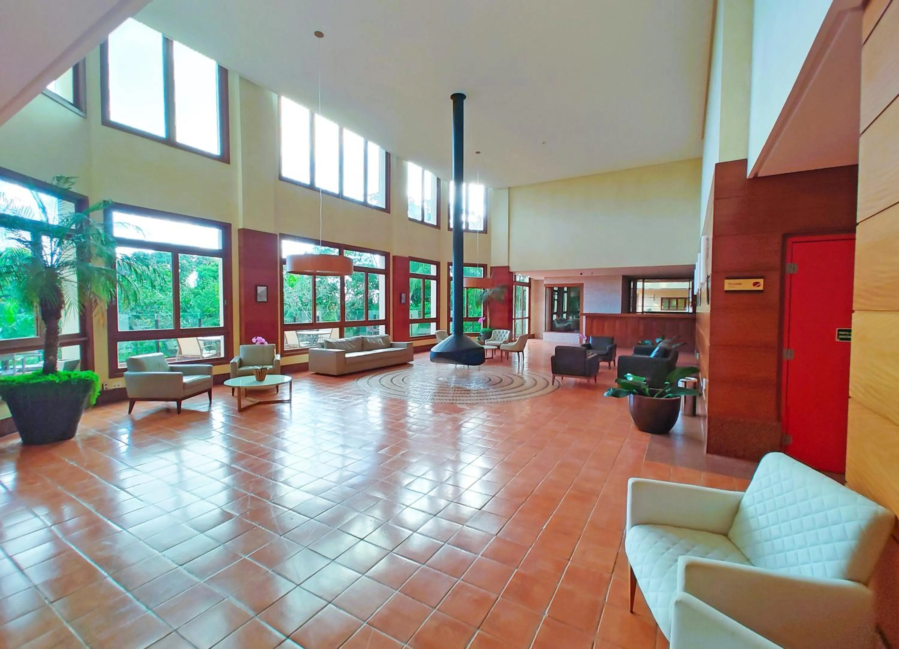 Communal lounge/ TV room in FLAT VARANDA PEDRA AZUL - Vista Azul Apart Hotel