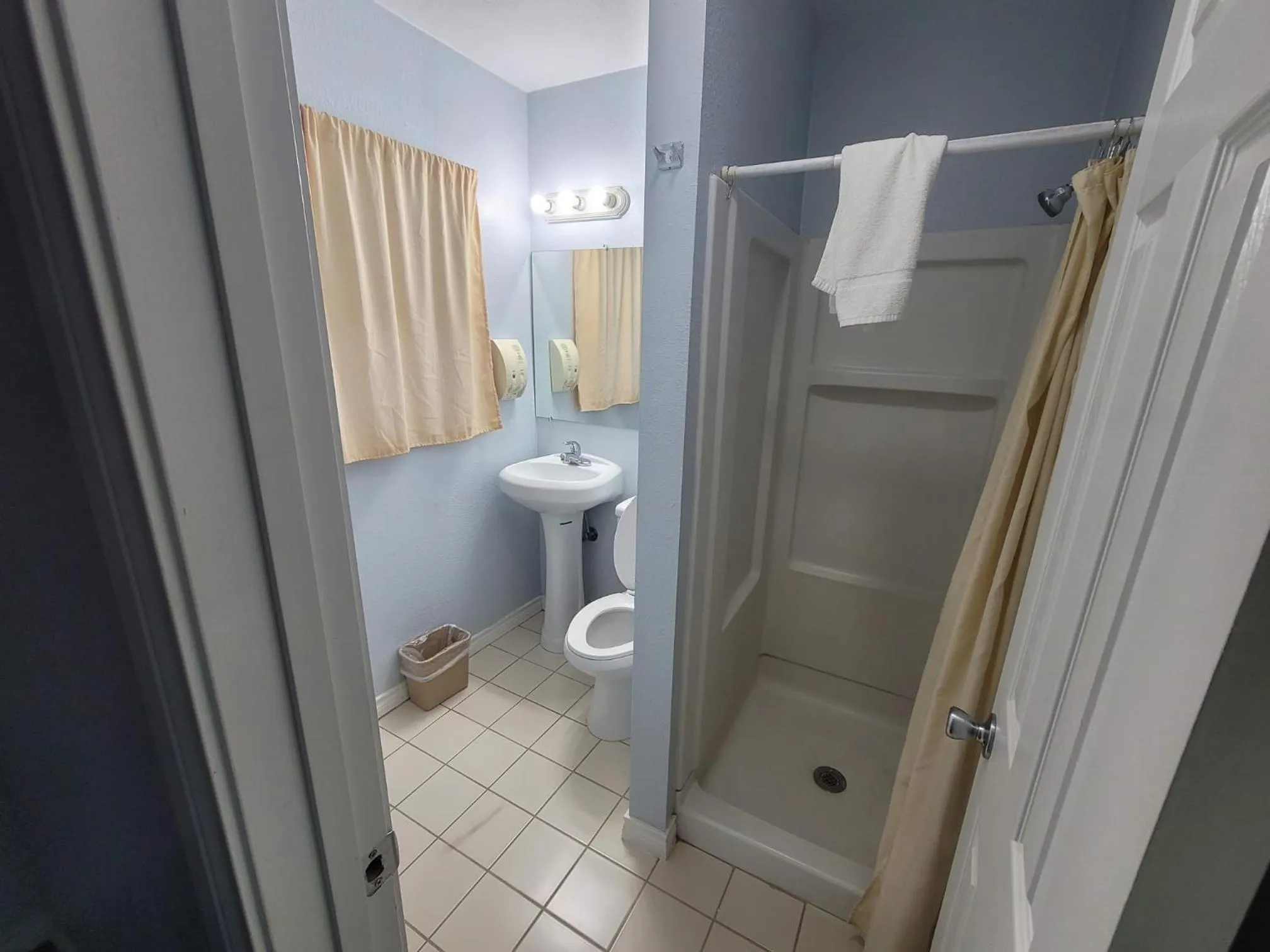 Bathroom in Heritage Budget Inn By OYO Hwy 84