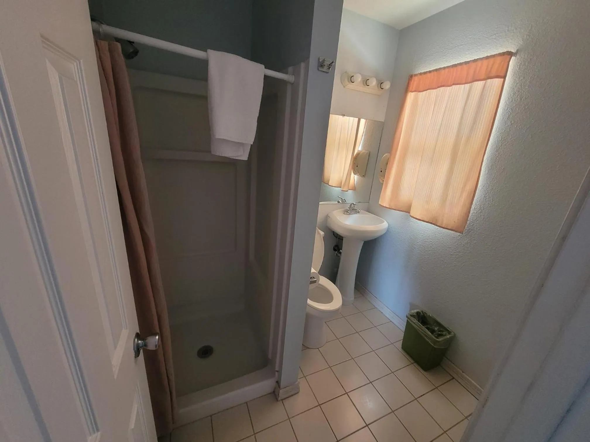 Bathroom in Heritage Budget Inn By OYO Hwy 84