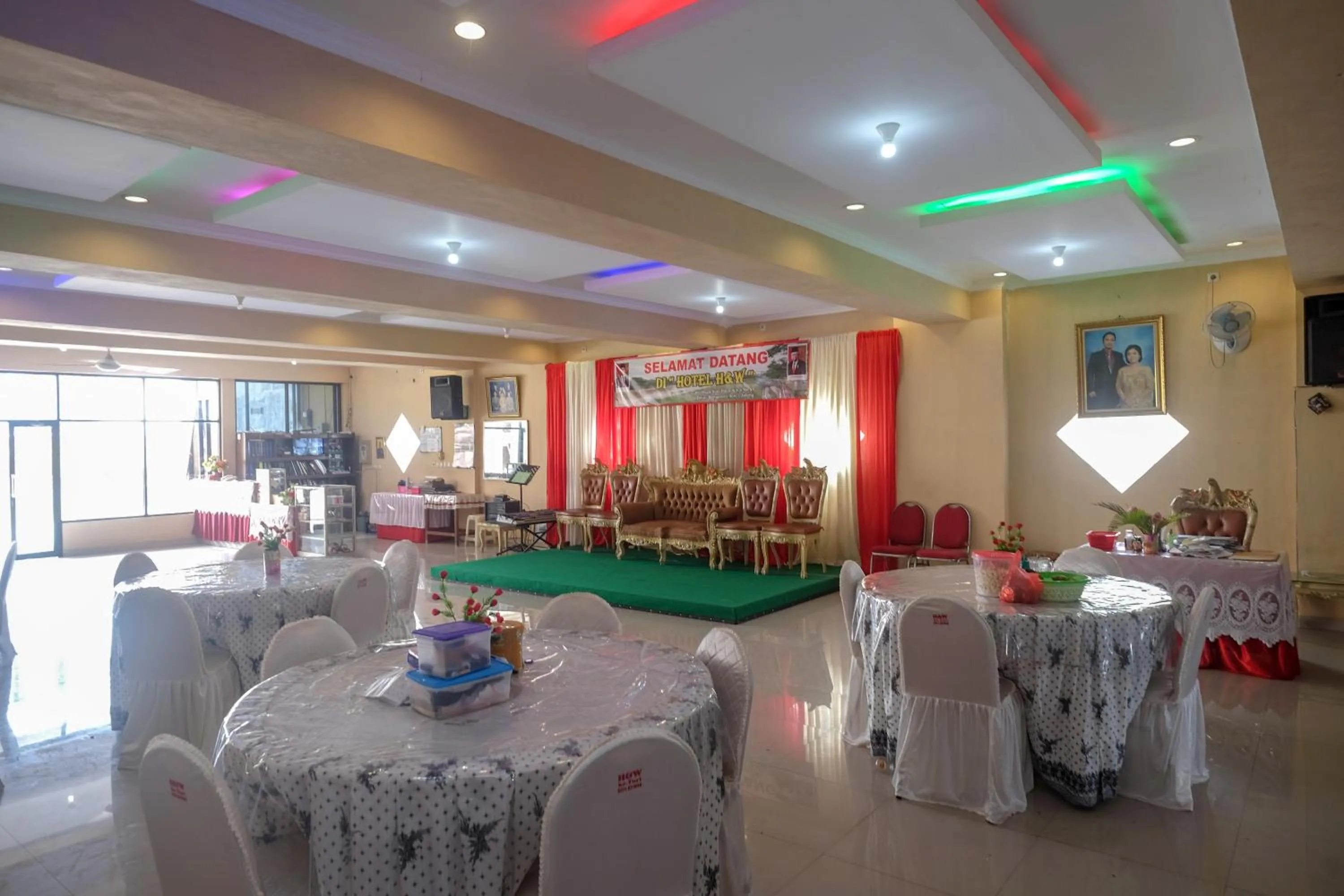 Meeting/conference room in RedDoorz at H&W Hotel Solo