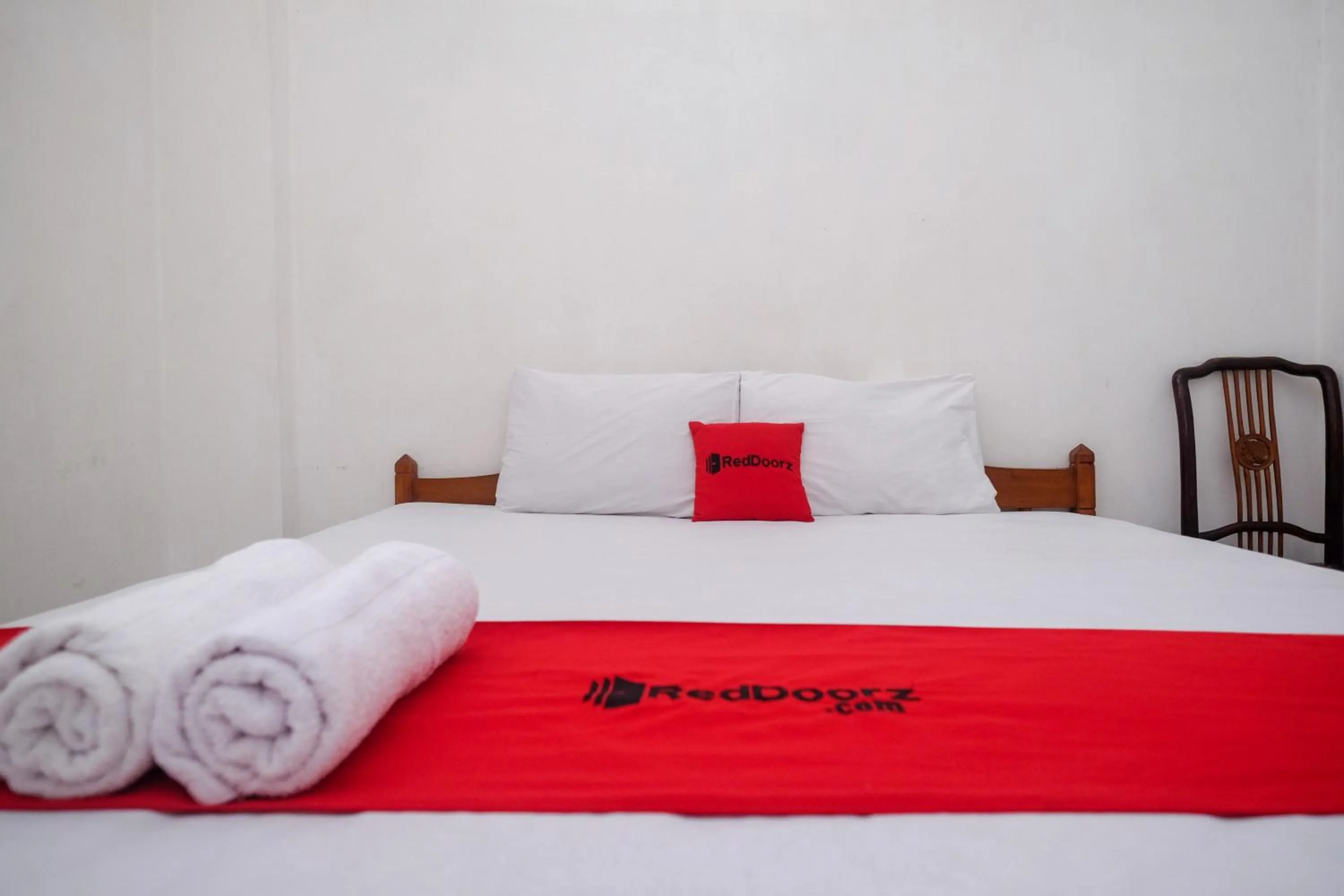 Bedroom, Bed in RedDoorz at H&W Hotel Solo