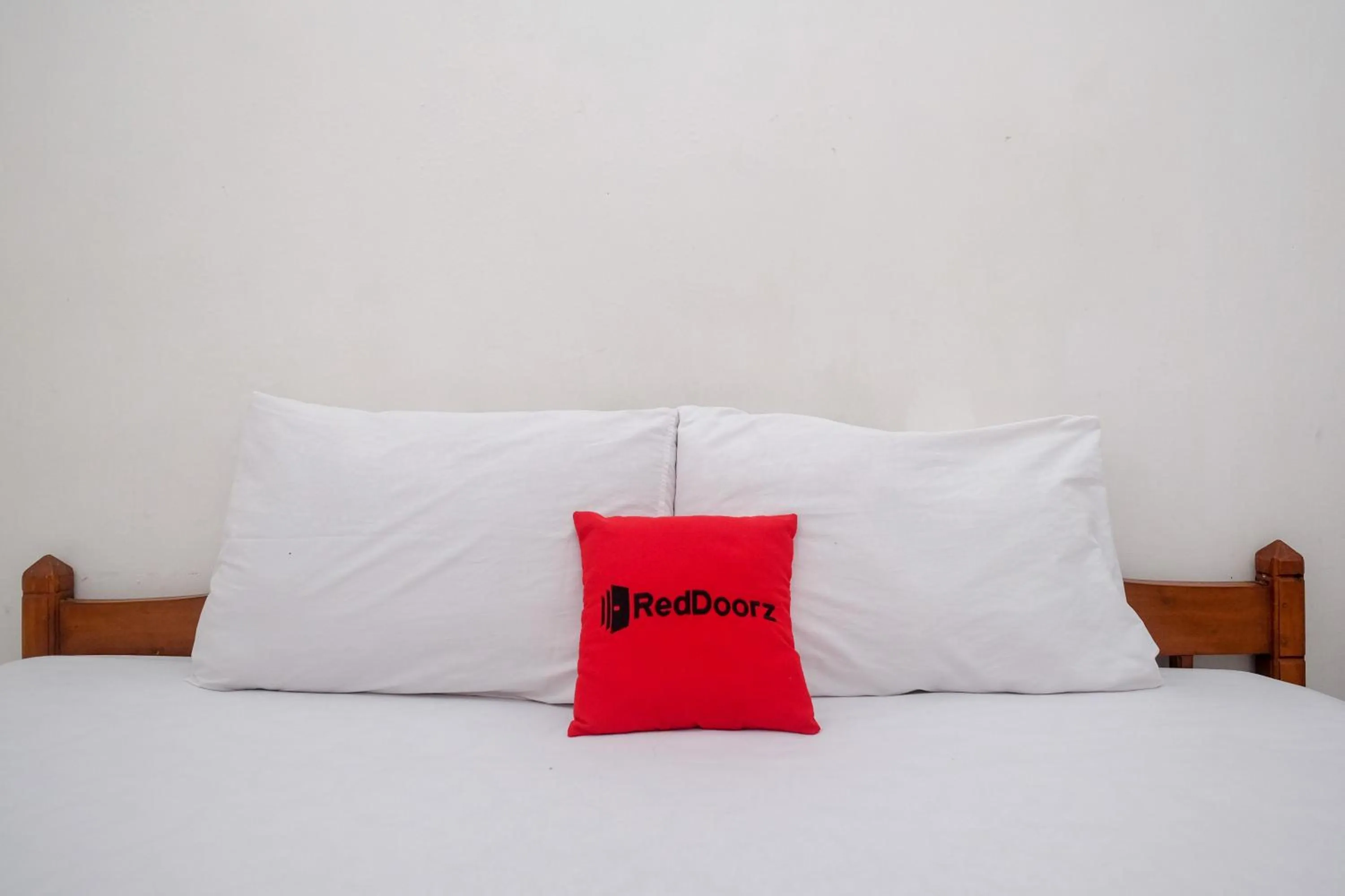 Bedroom, Bed in RedDoorz at H&W Hotel Solo