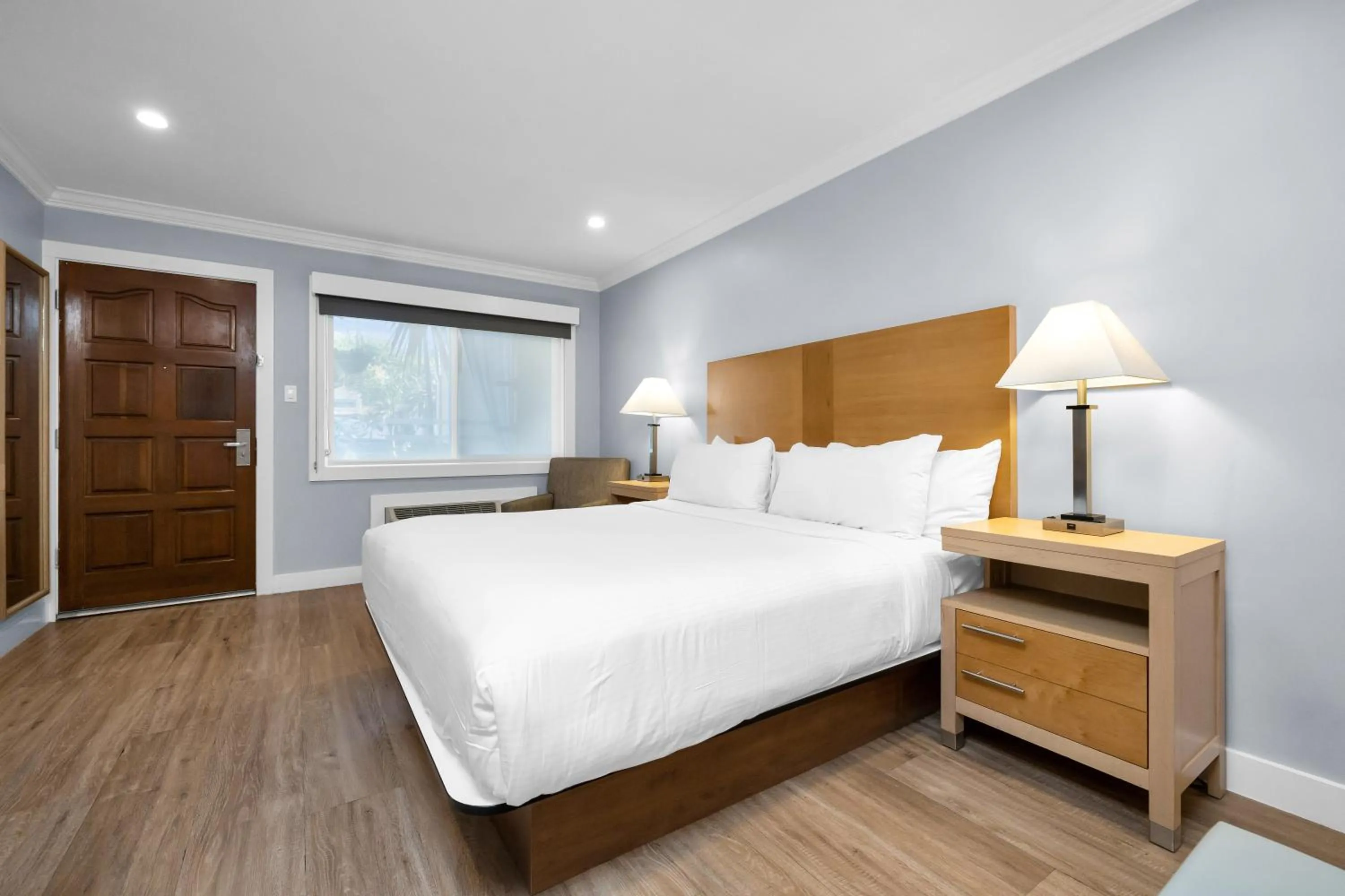 Photo of the whole room, Bed in The Millwood