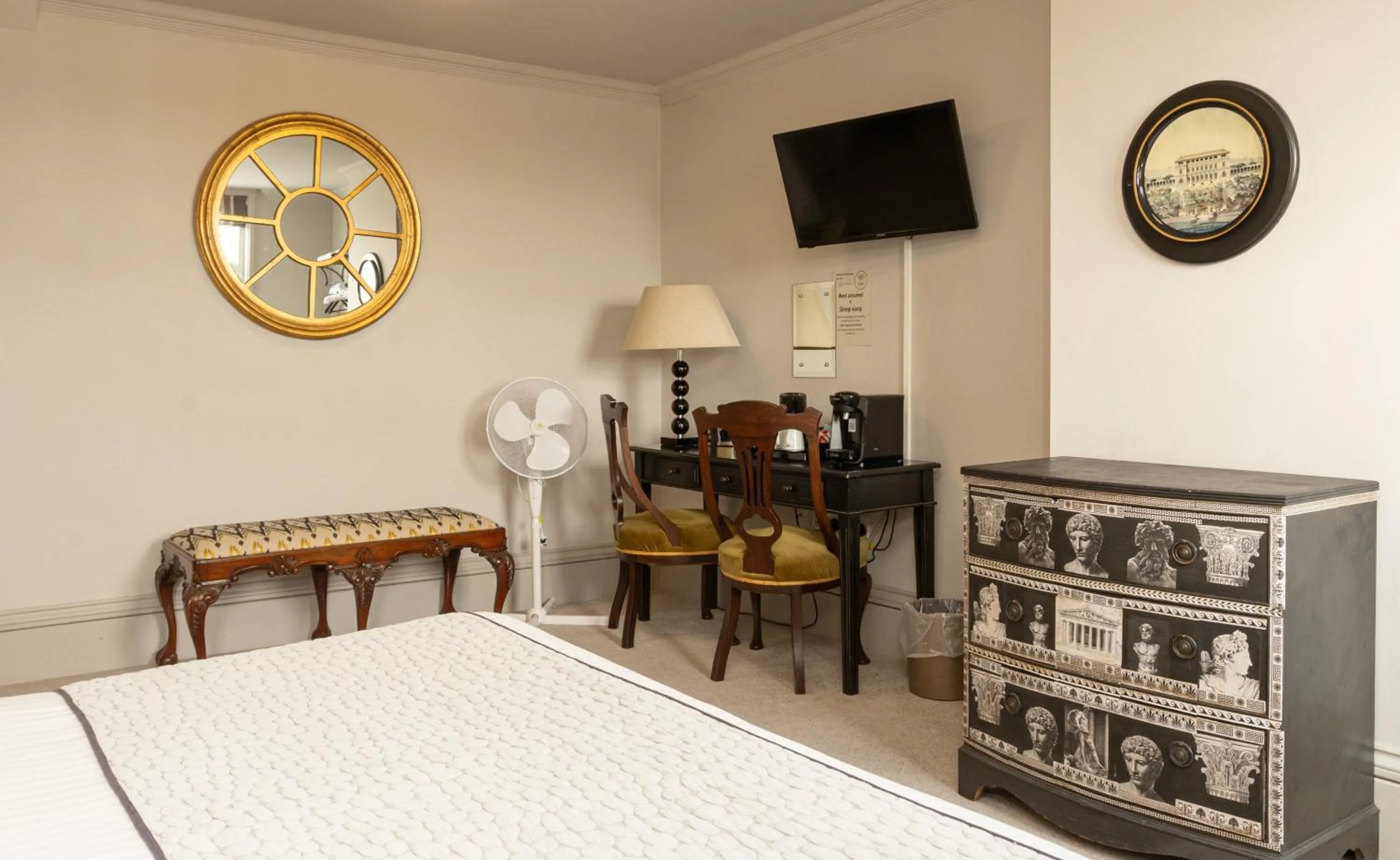 TV and multimedia, Bed in Woodberry Inn