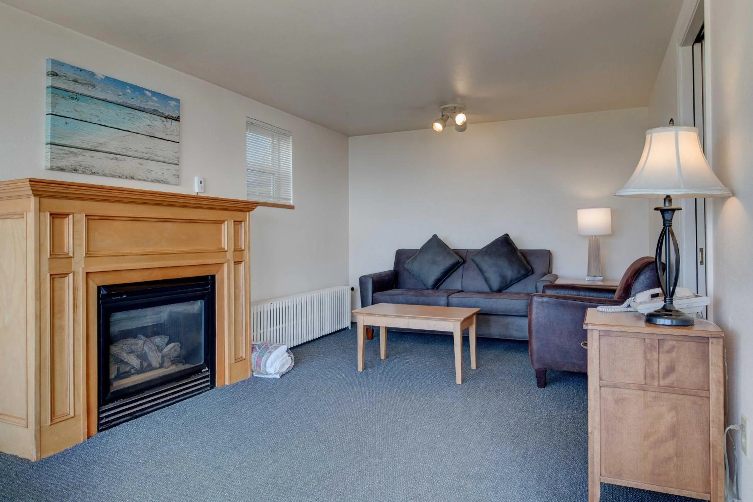 Living room in Ester Lee Oceanview Inn