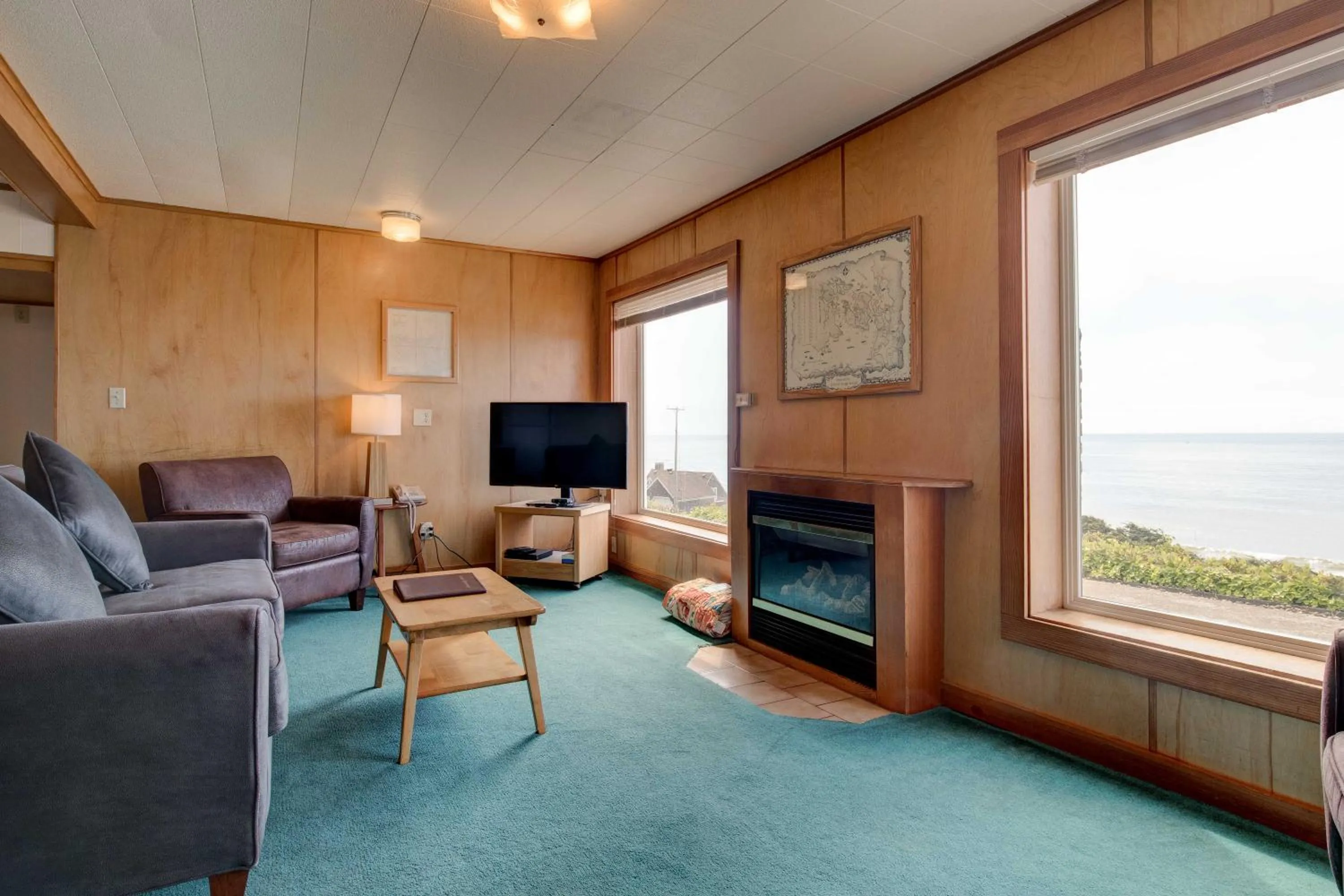 Seating area in Ester Lee Oceanview Inn