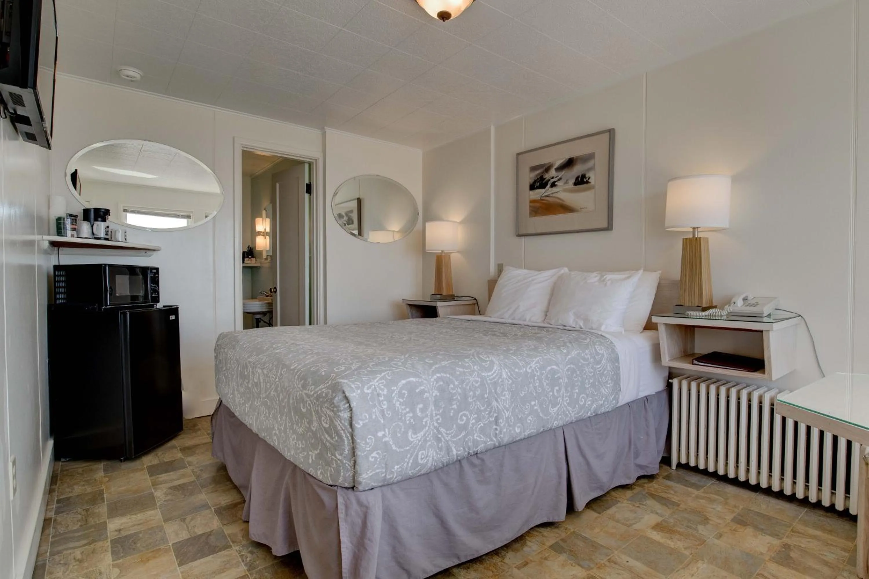 Bedroom, Bed in Ester Lee Oceanview Inn