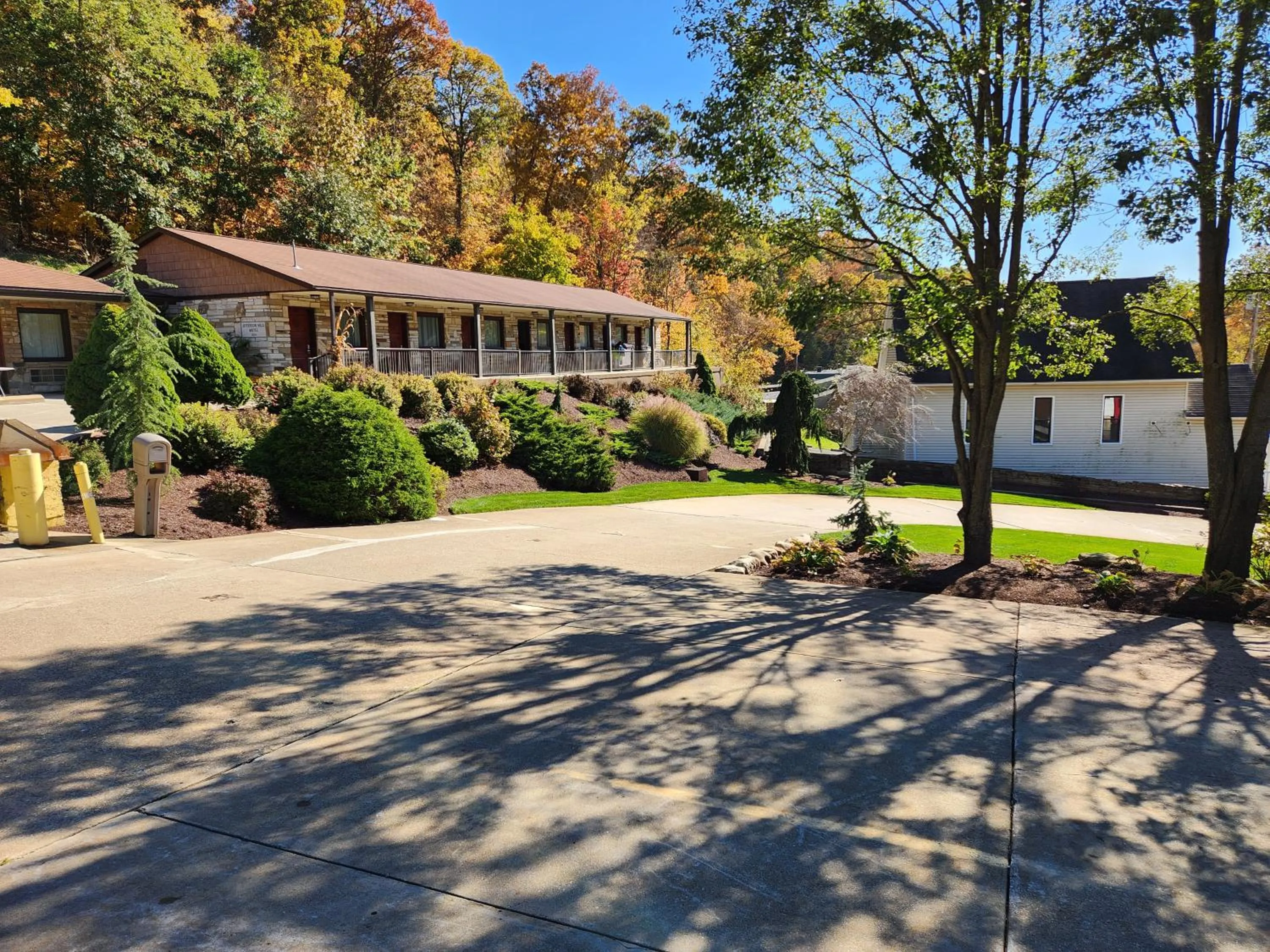 Property building in Jefferson Hills Motel