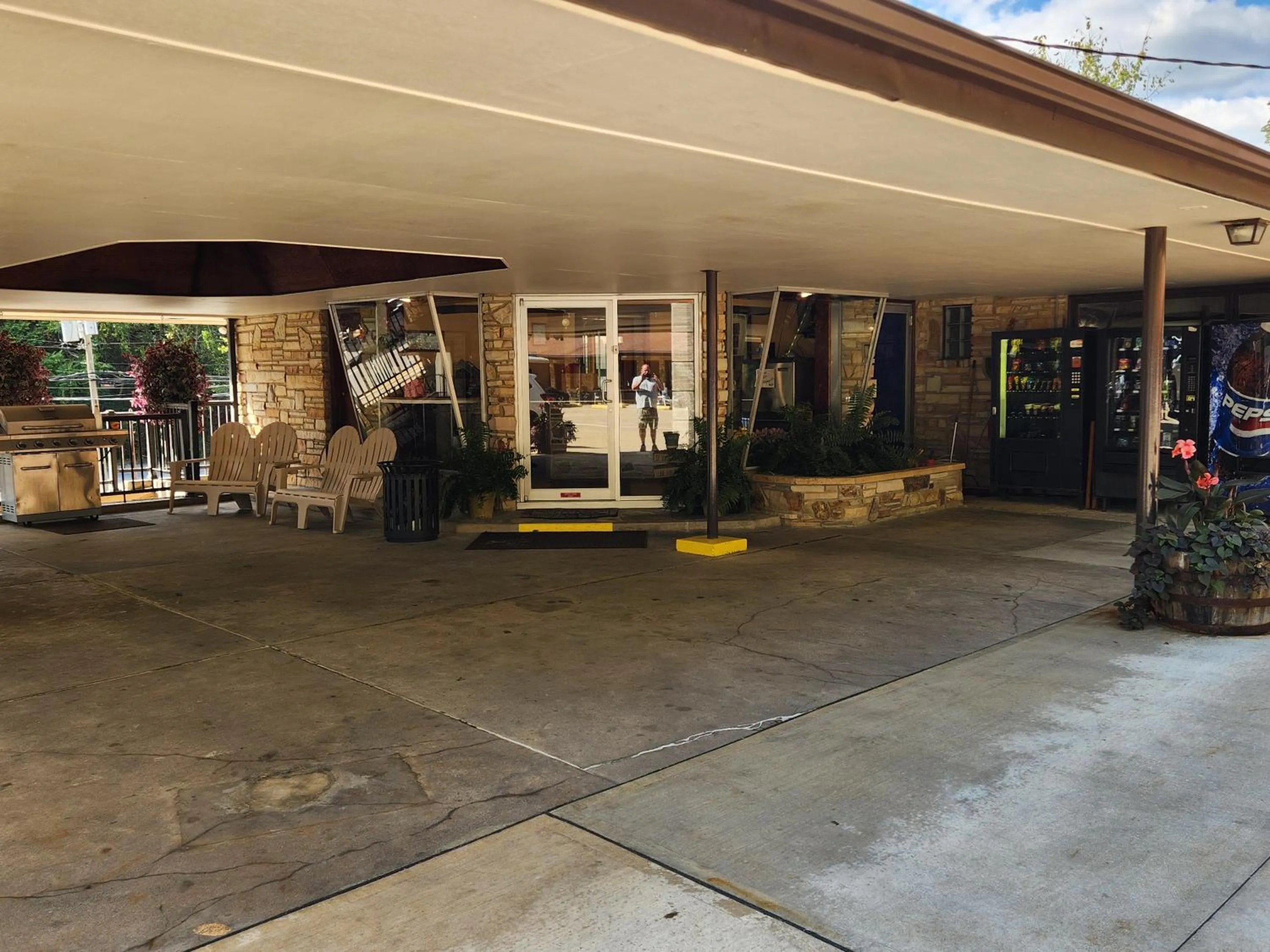 Facade/entrance in Jefferson Hills Motel