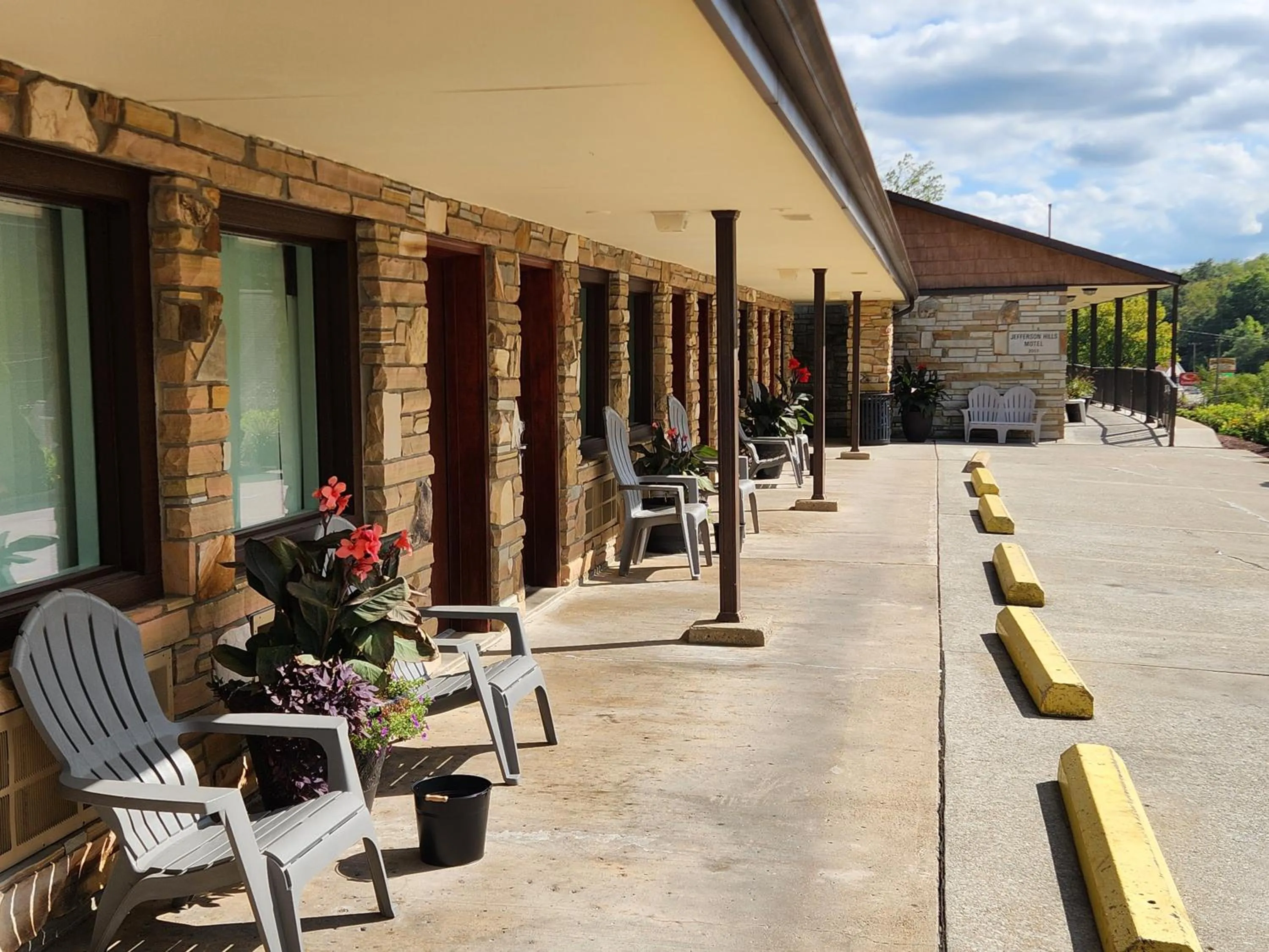 Parking in Jefferson Hills Motel