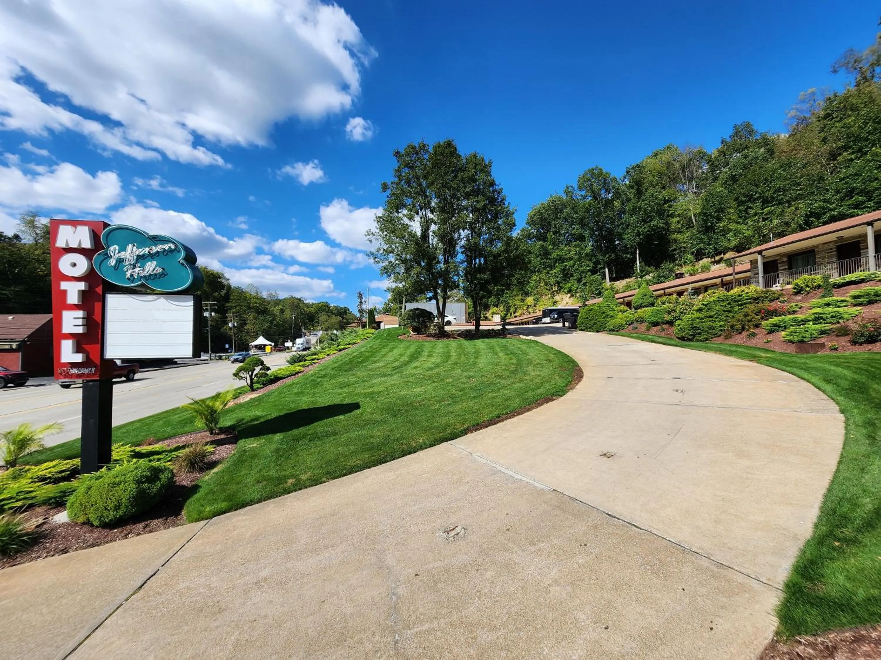 Facade/entrance in Jefferson Hills Motel