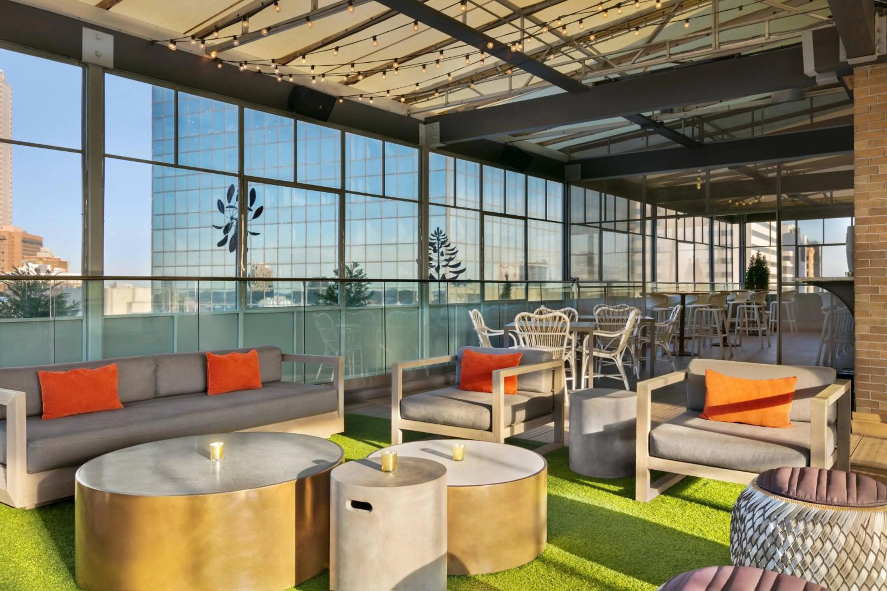 Lounge or bar in Glenn Hotel, Autograph Collection