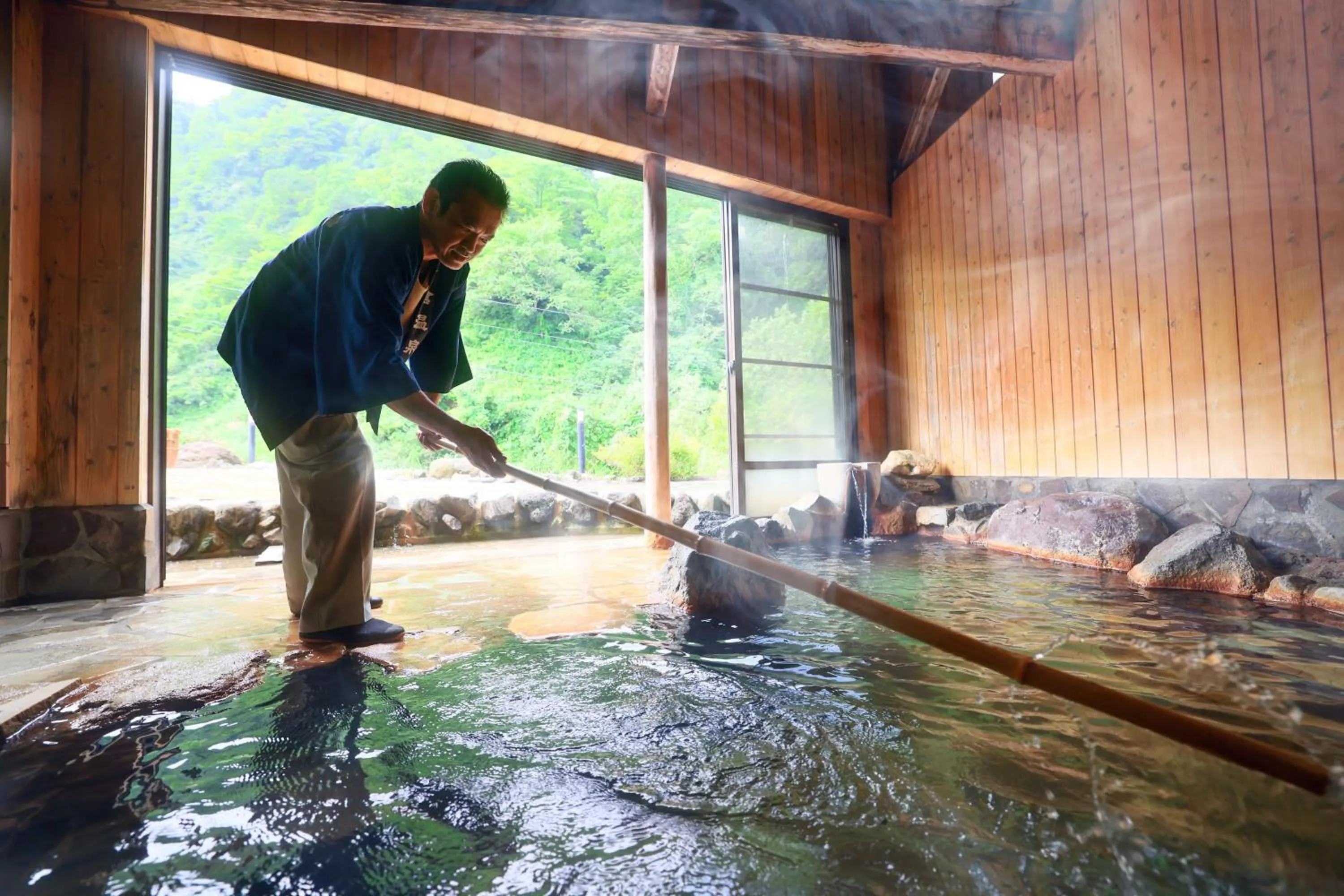 Hot Spring Bath in Sasakura onsen Ryuunso