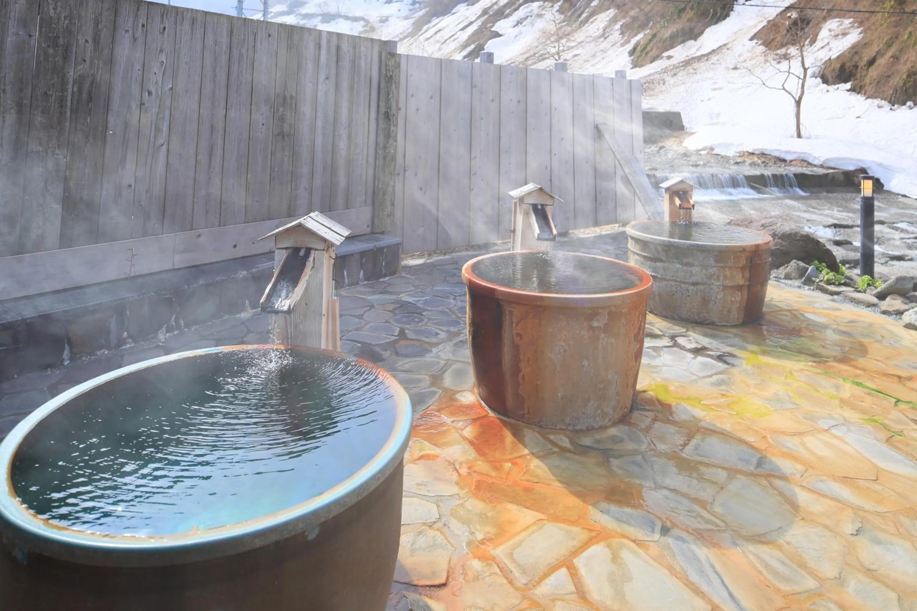 Hot Spring Bath in Sasakura onsen Ryuunso