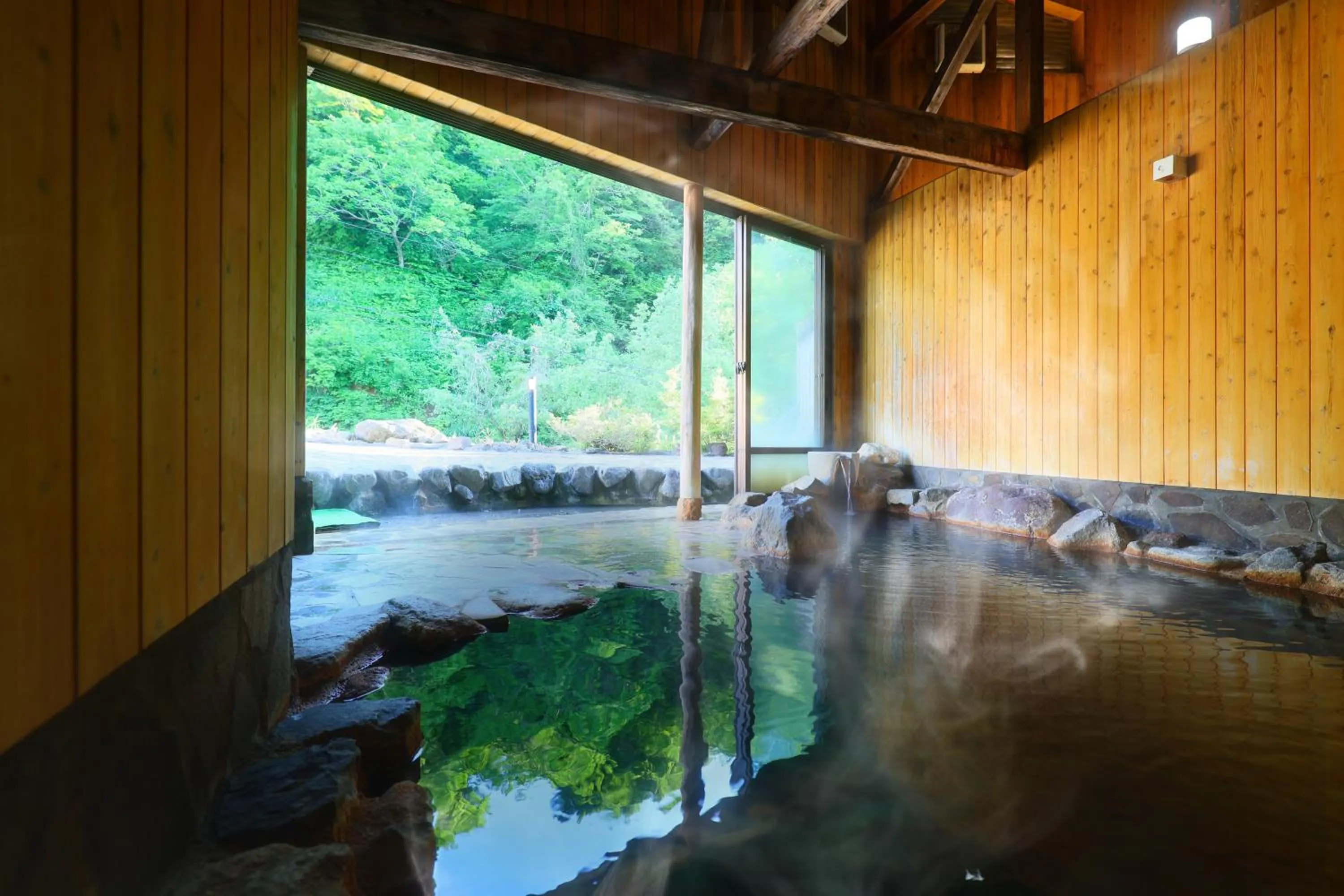 Hot Spring Bath in Sasakura onsen Ryuunso