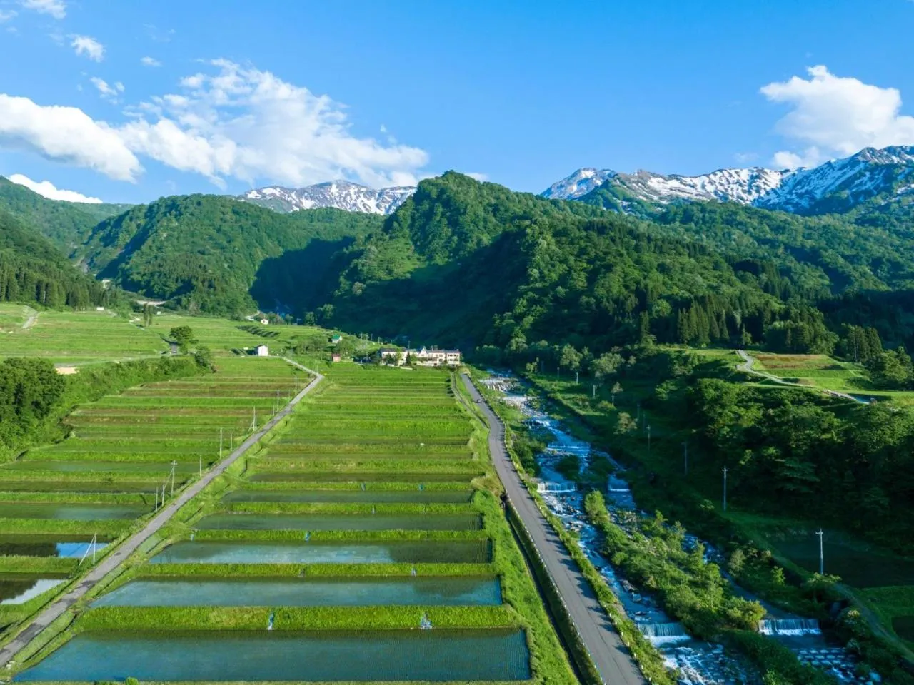 Property building in Sasakura onsen Ryuunso