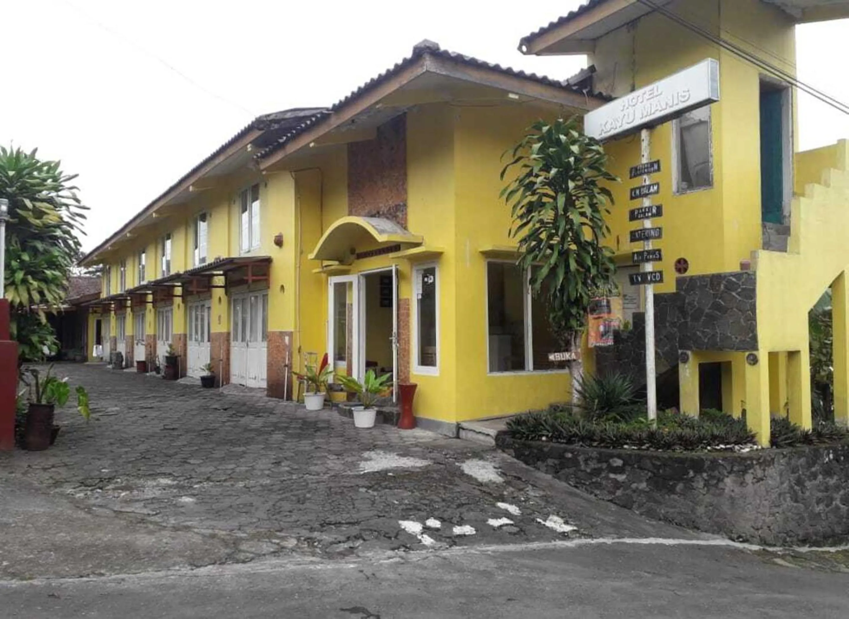 Property building in Hotel Kayu Manis
