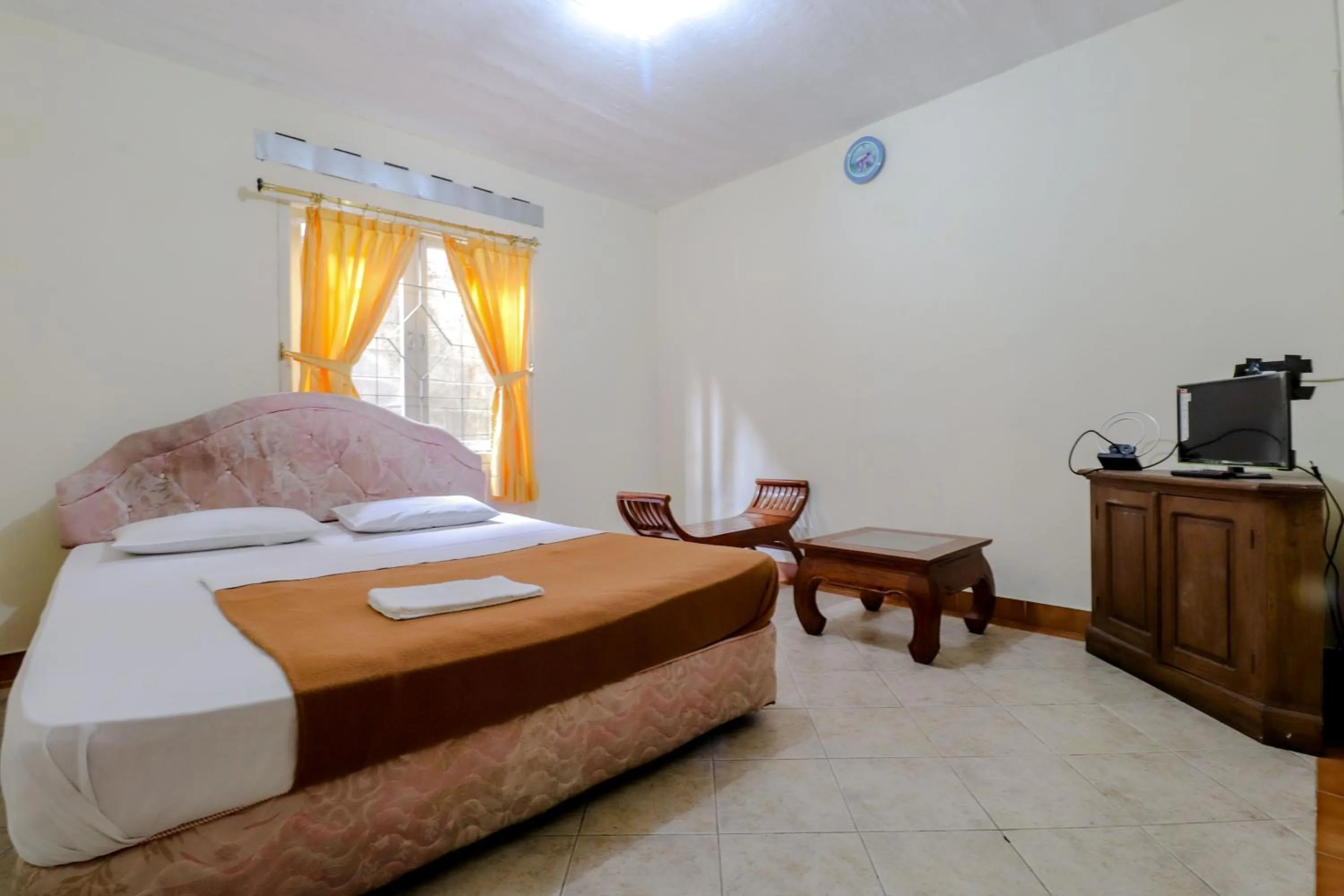 Bed in Hotel Kayu Manis