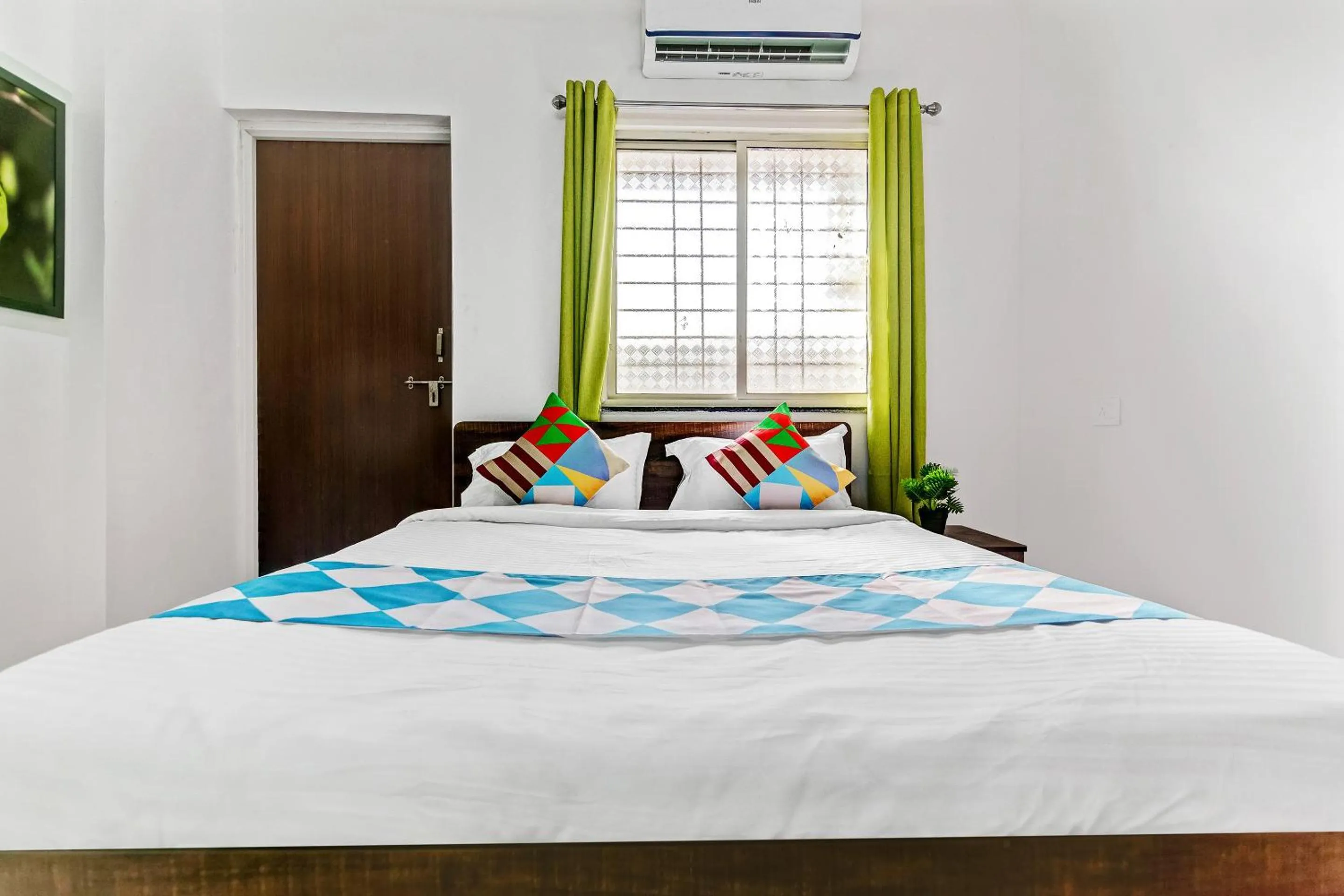 Bedroom, Bed in Hotel O Home Elegant RK Fursungi