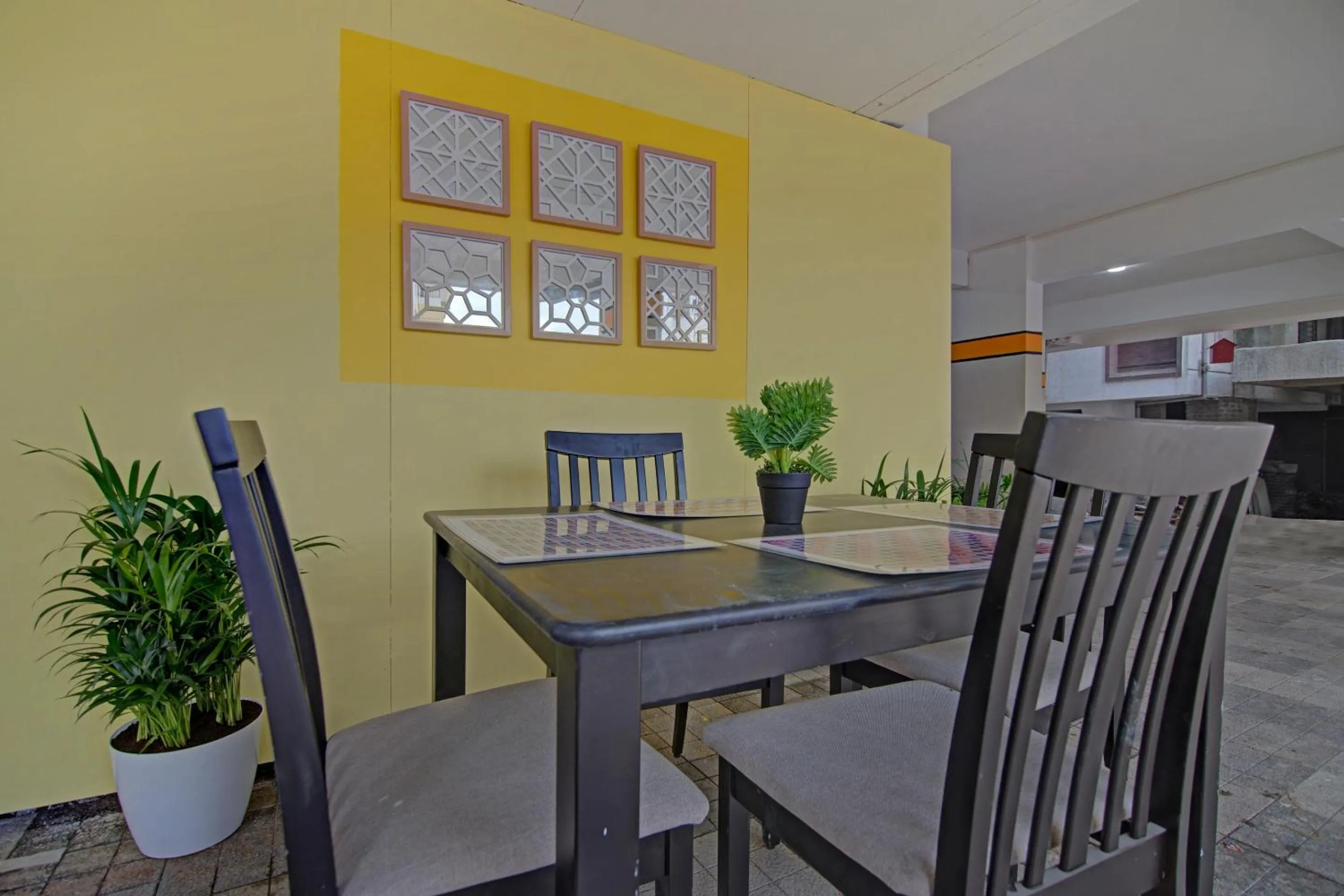 Dining area in Hotel O Home Elegant RK Fursungi