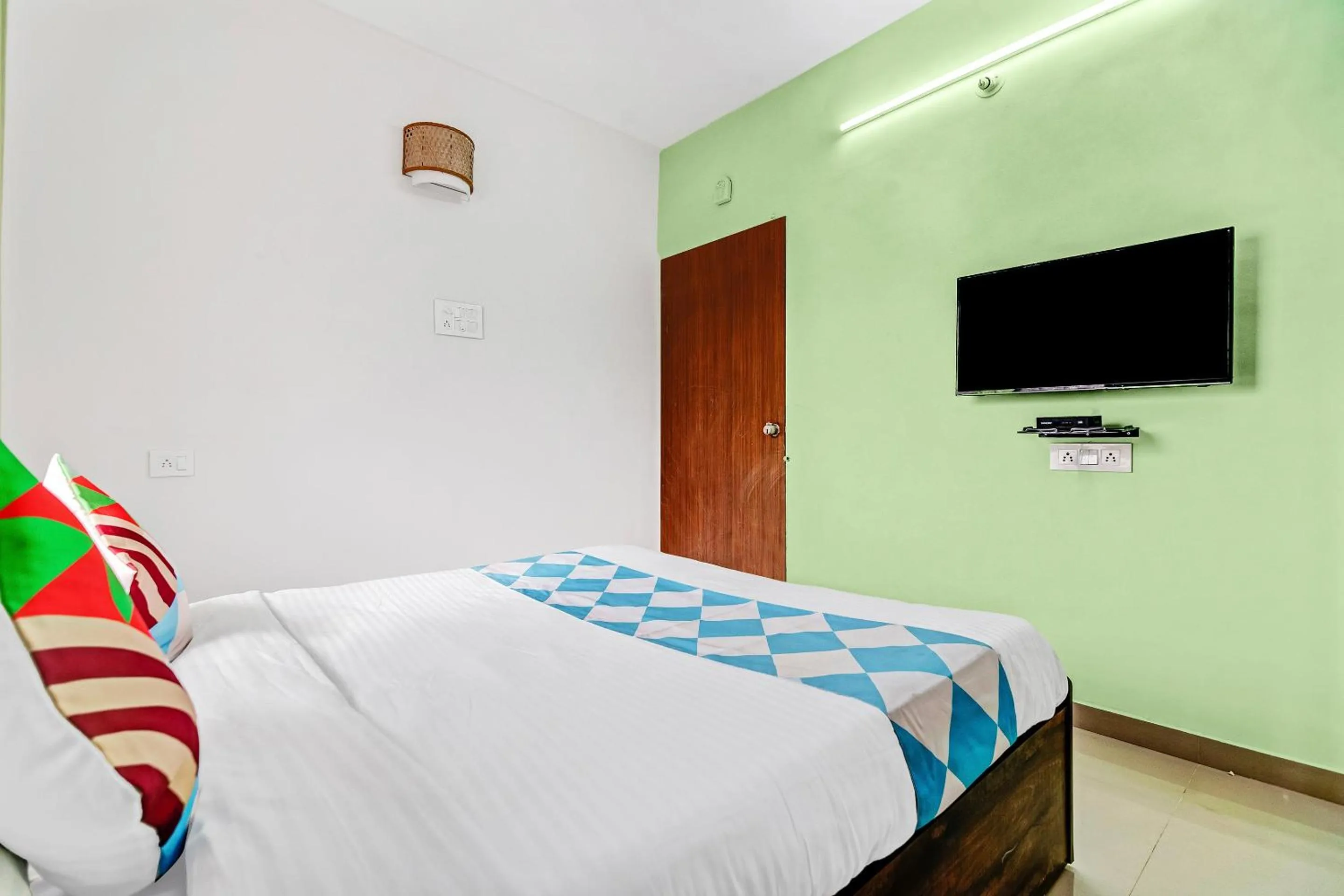 Bedroom, Bed in Hotel O Home Elegant RK Fursungi