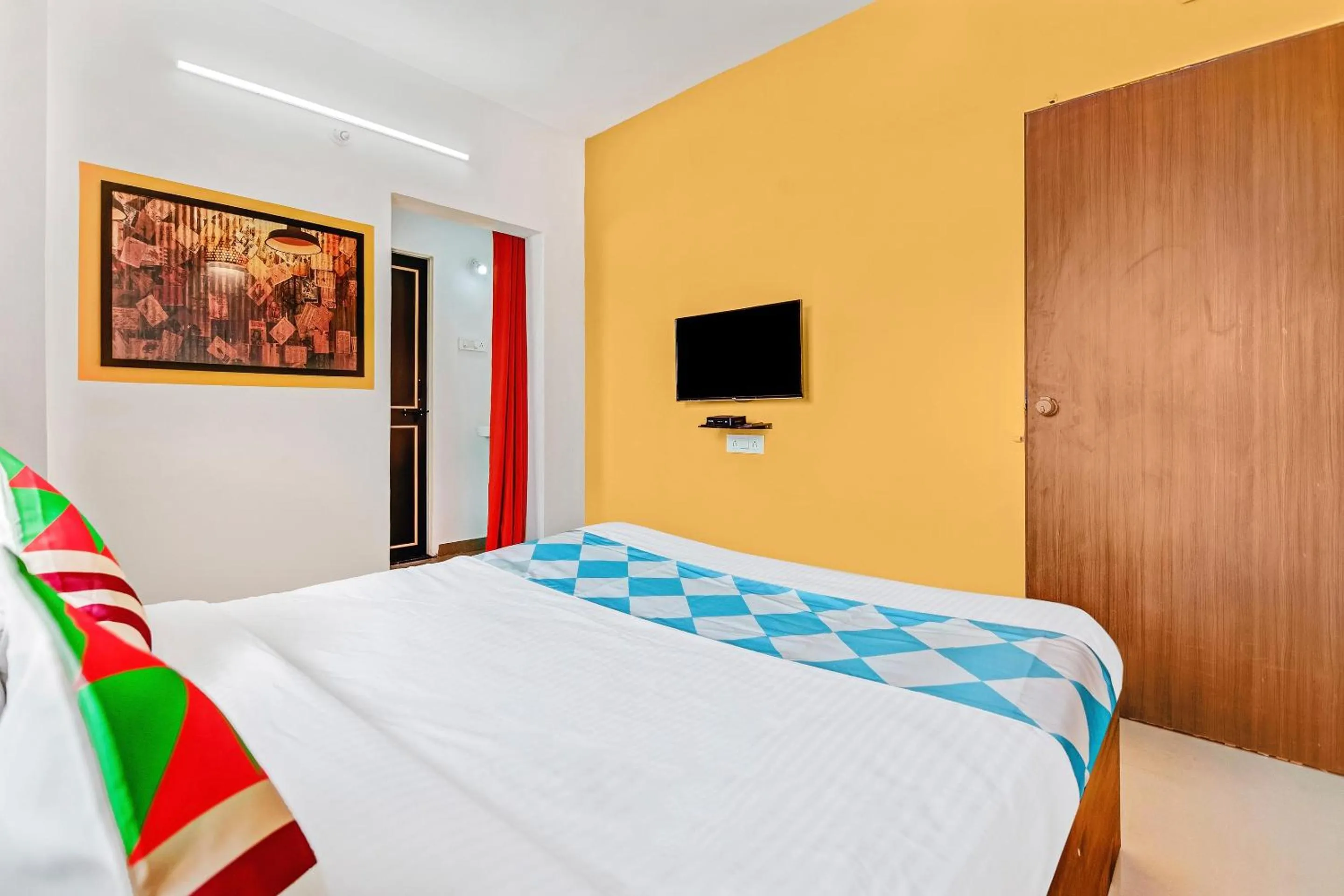 Bedroom, Bed in Hotel O Home Elegant RK Fursungi