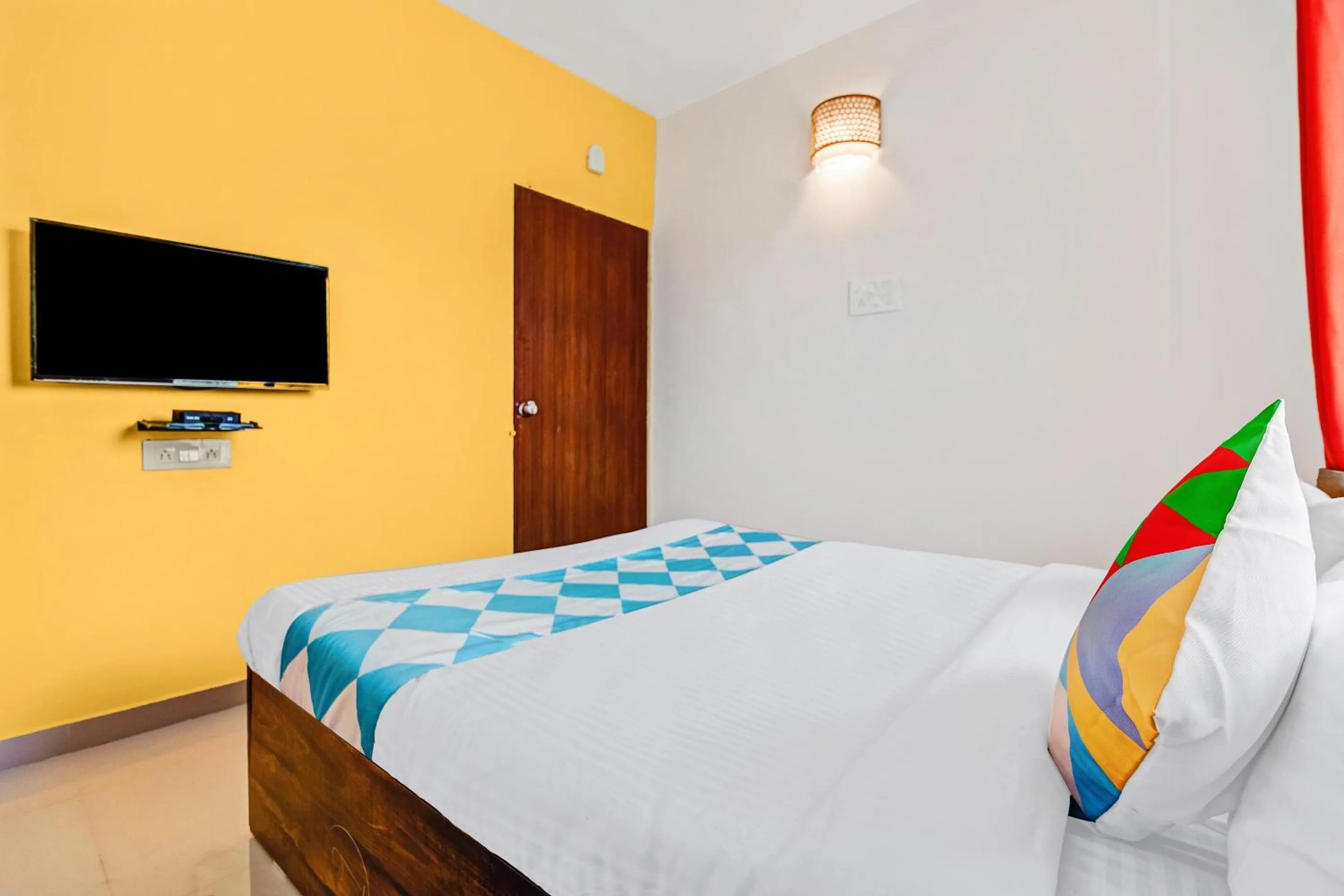 Lobby or reception, Bed in Hotel O Home Elegant RK Fursungi