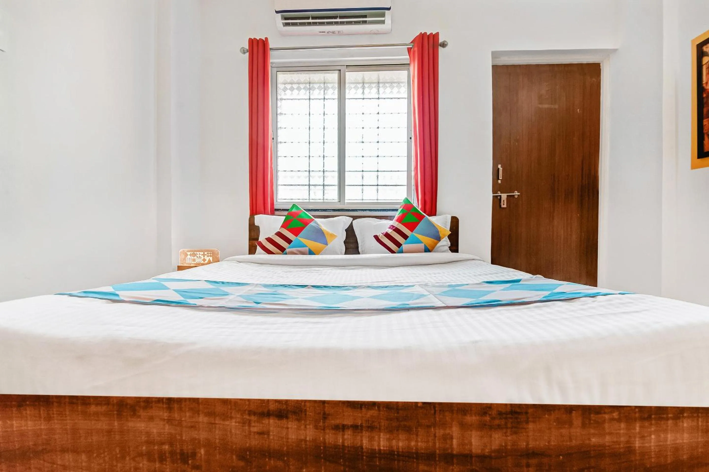 Bedroom, Bed in Hotel O Home Elegant RK Fursungi