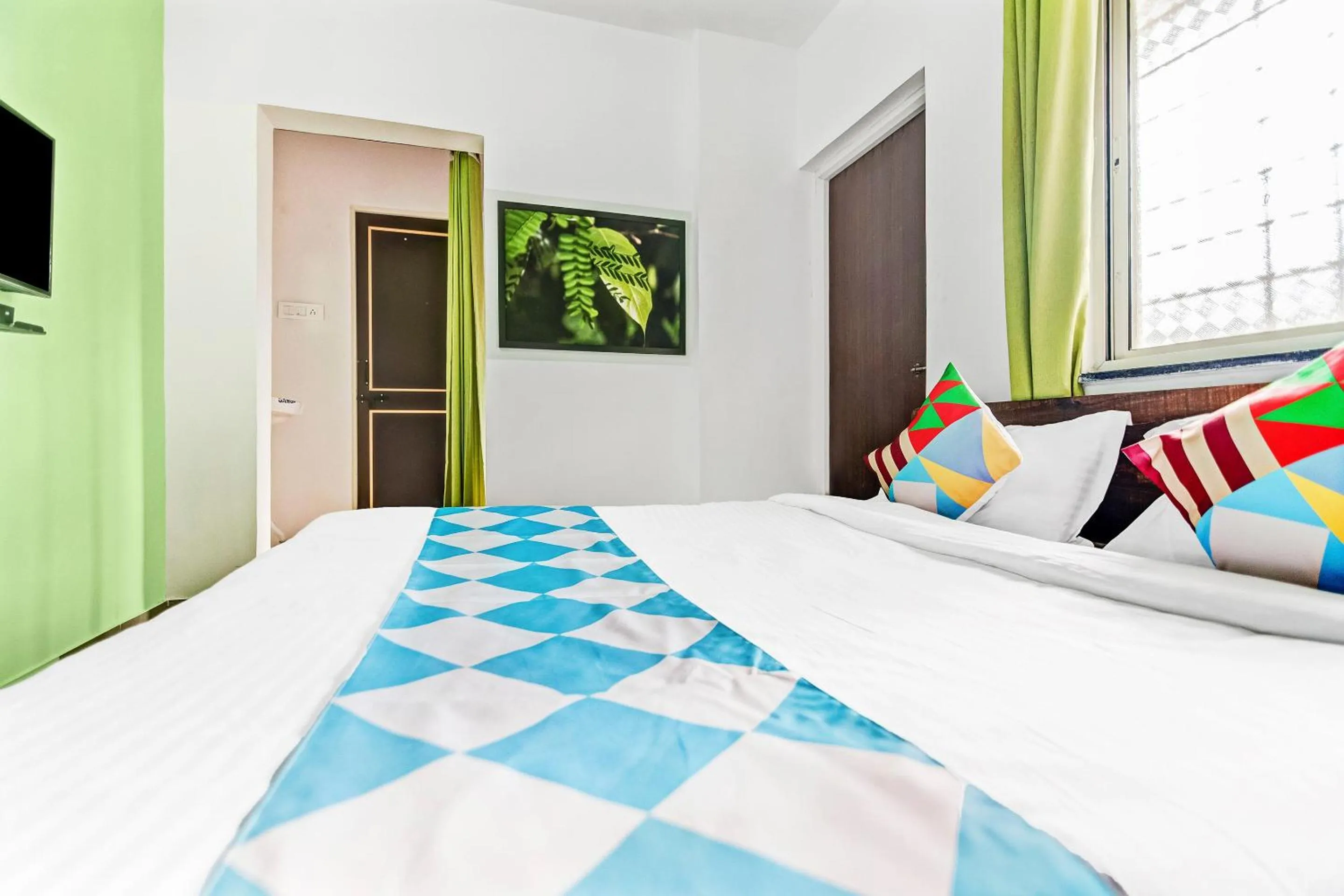 Bedroom, Bed in Hotel O Home Elegant RK Fursungi