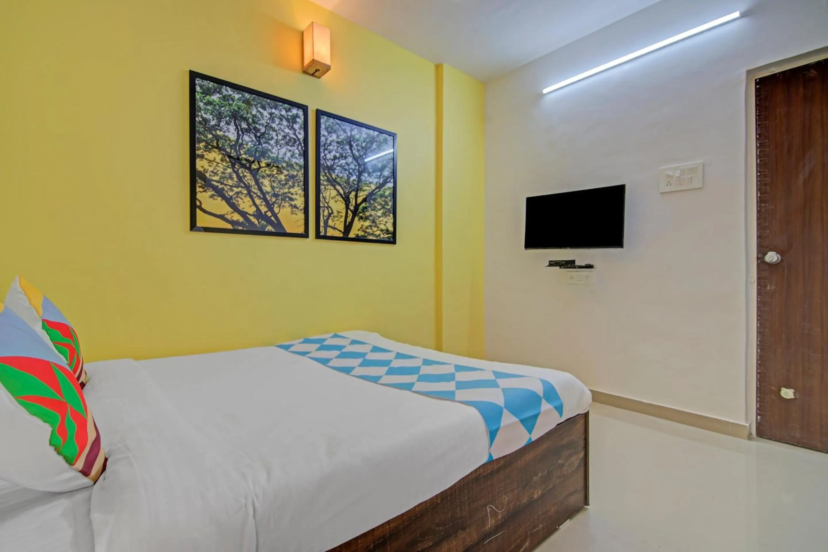 Bedroom, Bed in Hotel O Home Elegant RK Fursungi