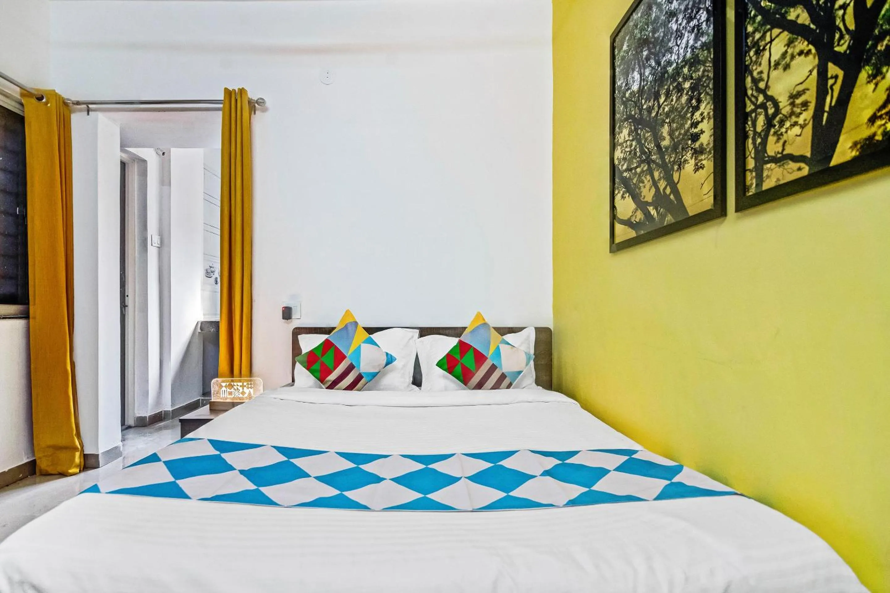 Bathroom, Bed in Hotel O Home Elegant RK Fursungi