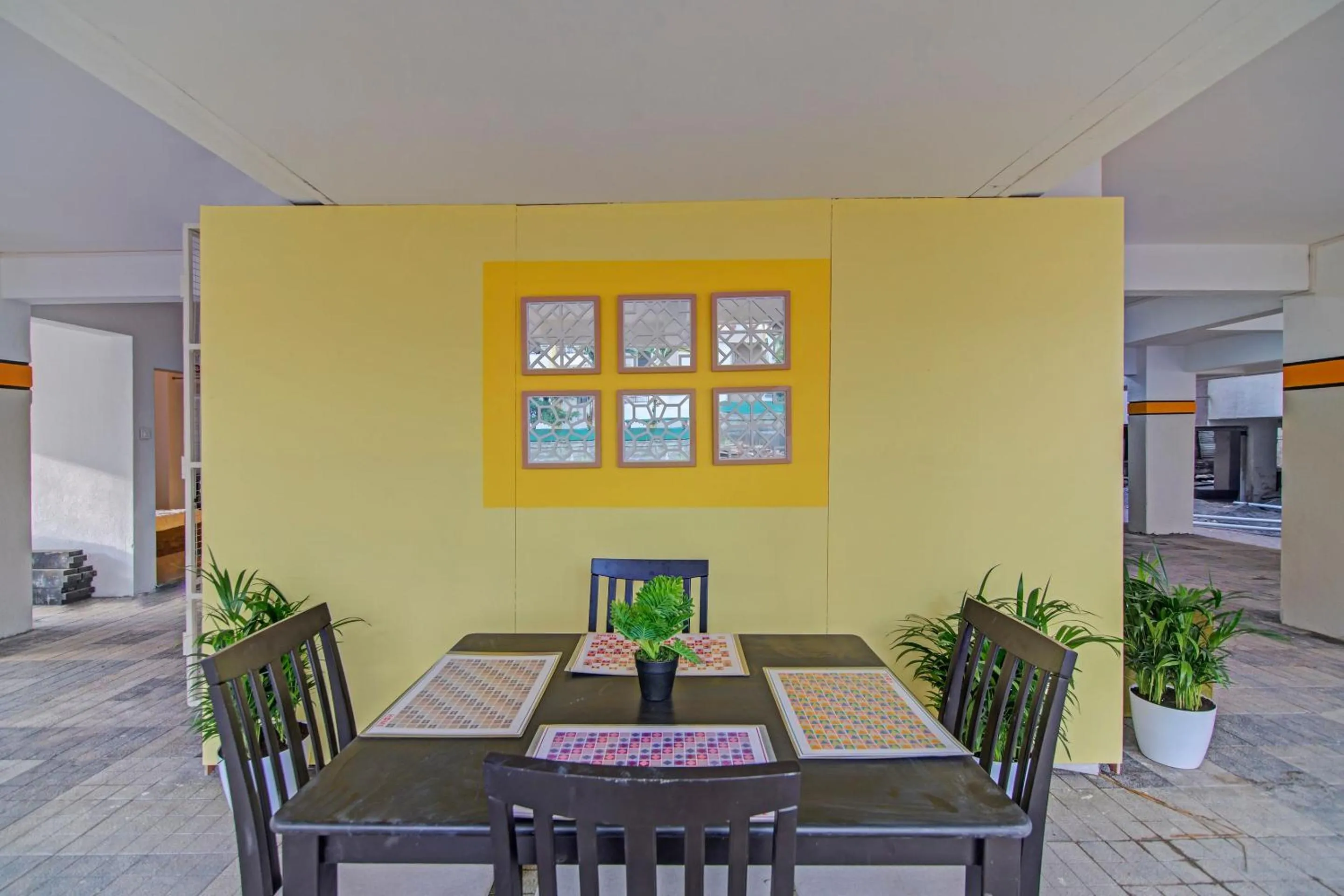 Dining area in Hotel O Home Elegant RK Fursungi