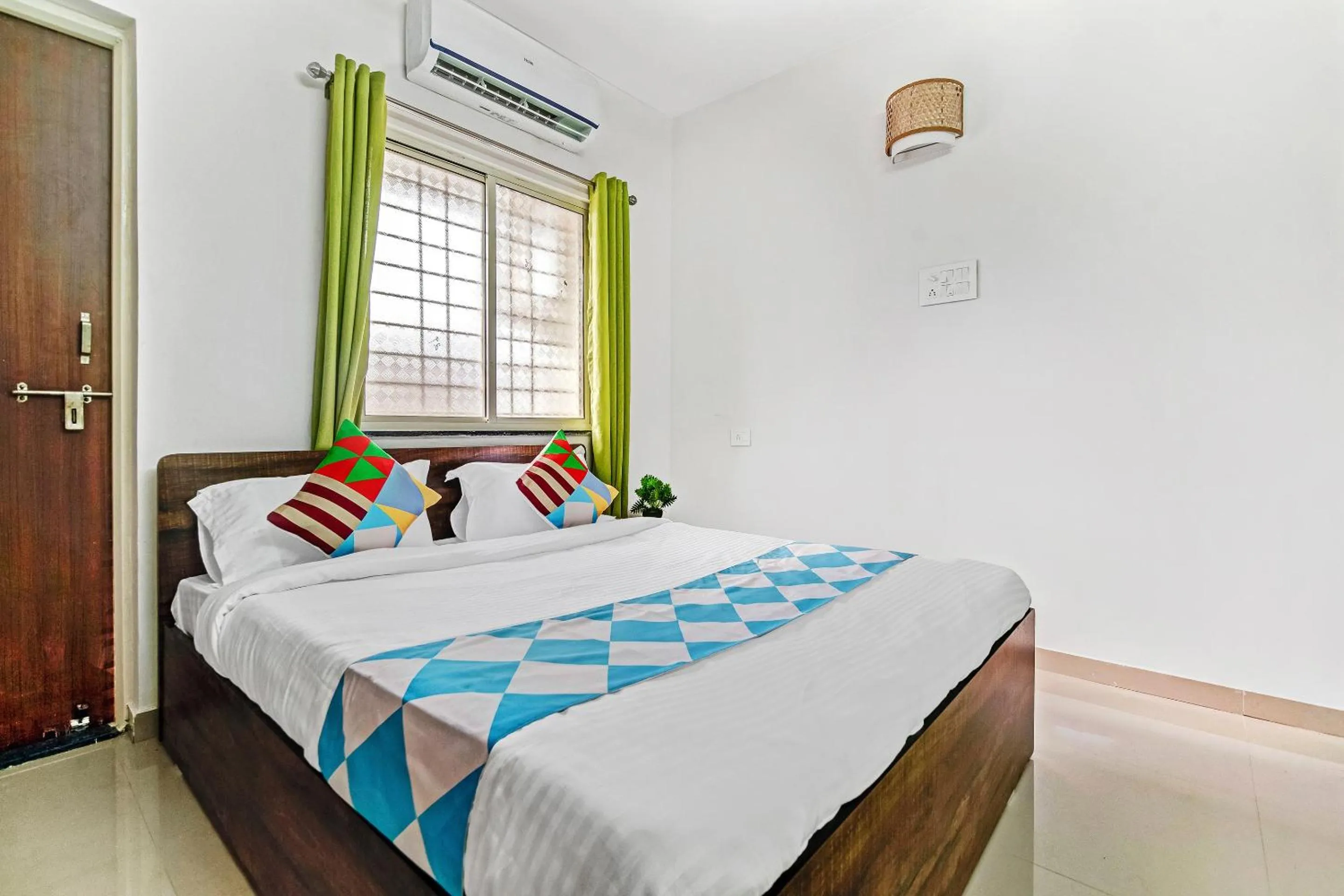 Bedroom, Bed in Hotel O Home Elegant RK Fursungi