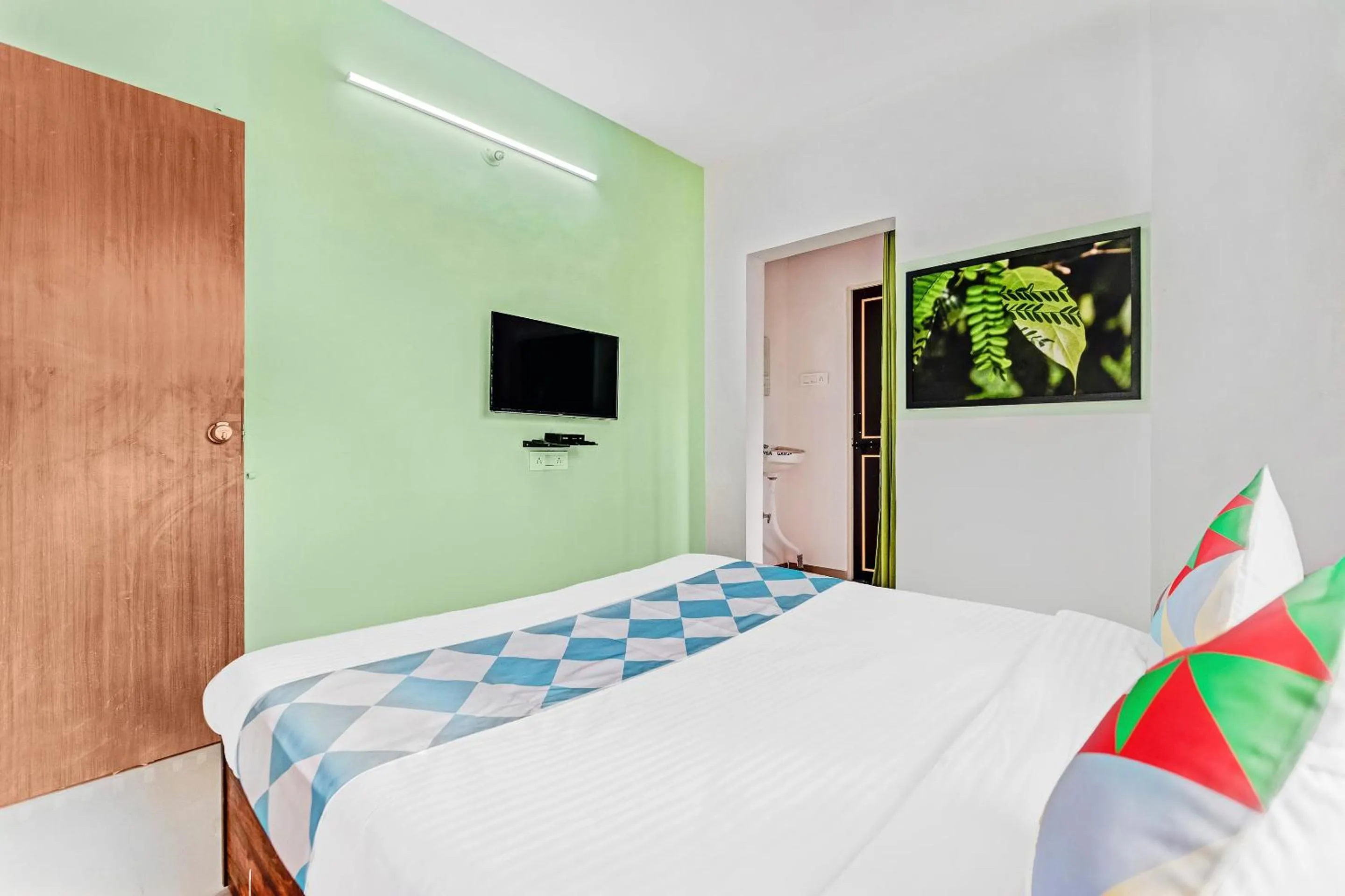 Bedroom, Bed in Hotel O Home Elegant RK Fursungi