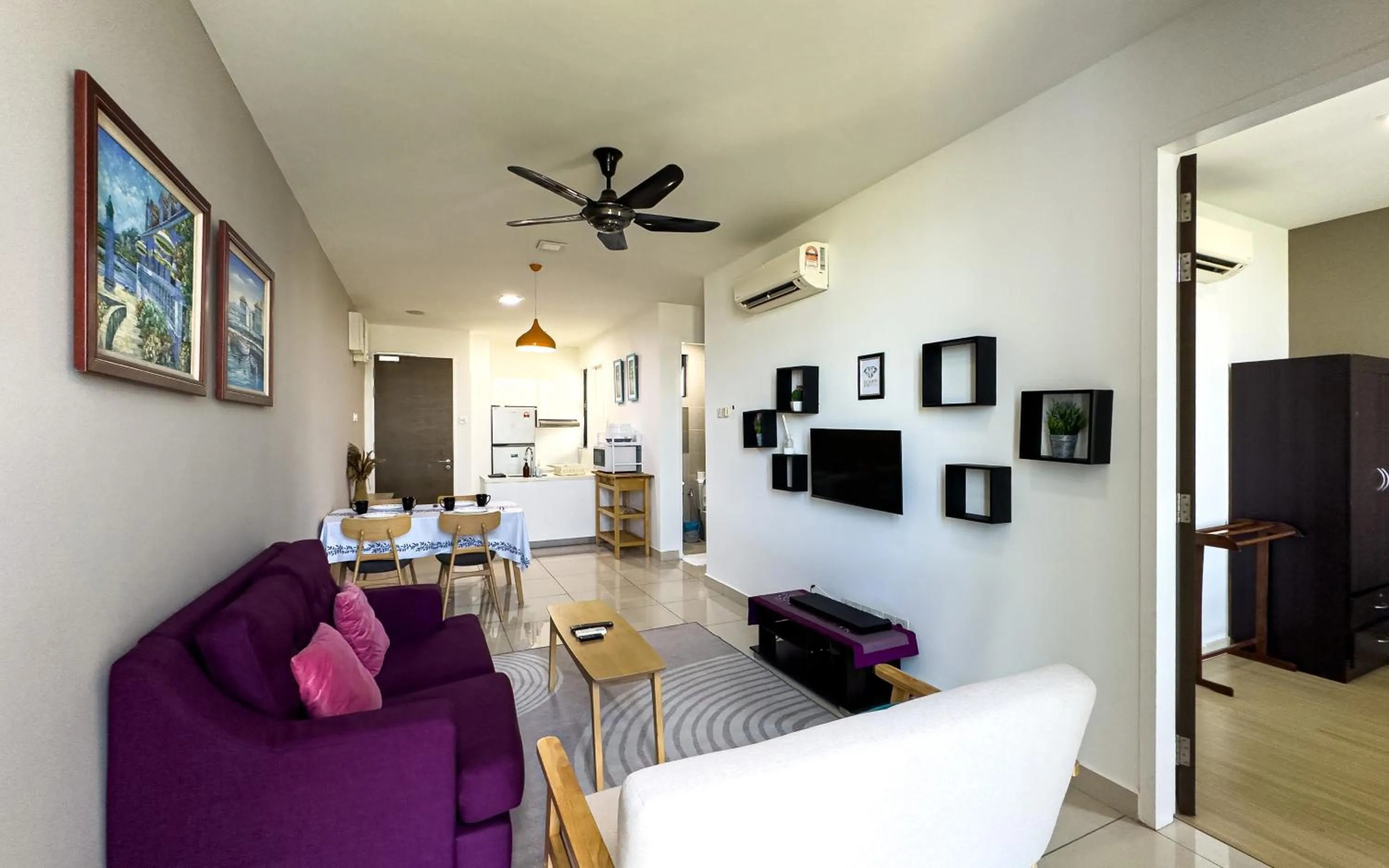 Communal lounge/ TV room in H20 Residence Ara Damansara by Airhost