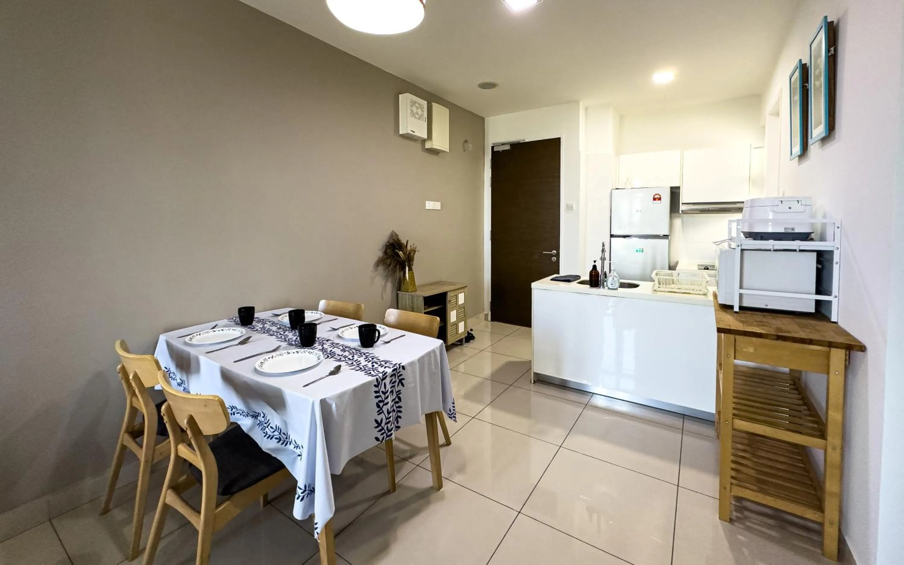 Dining area in H20 Residence Ara Damansara by Airhost