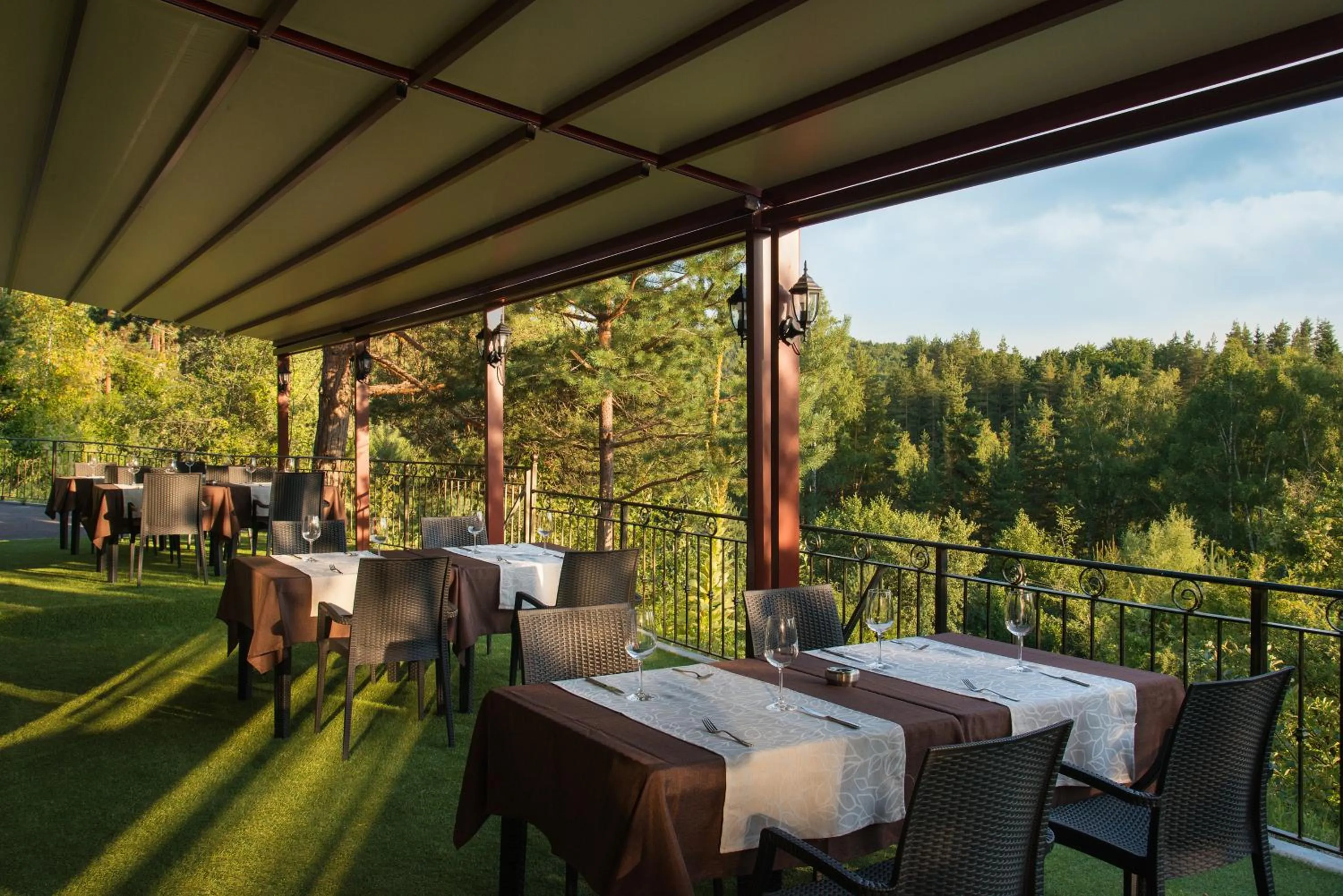 Restaurant/places to eat in Hotel Villa Magus