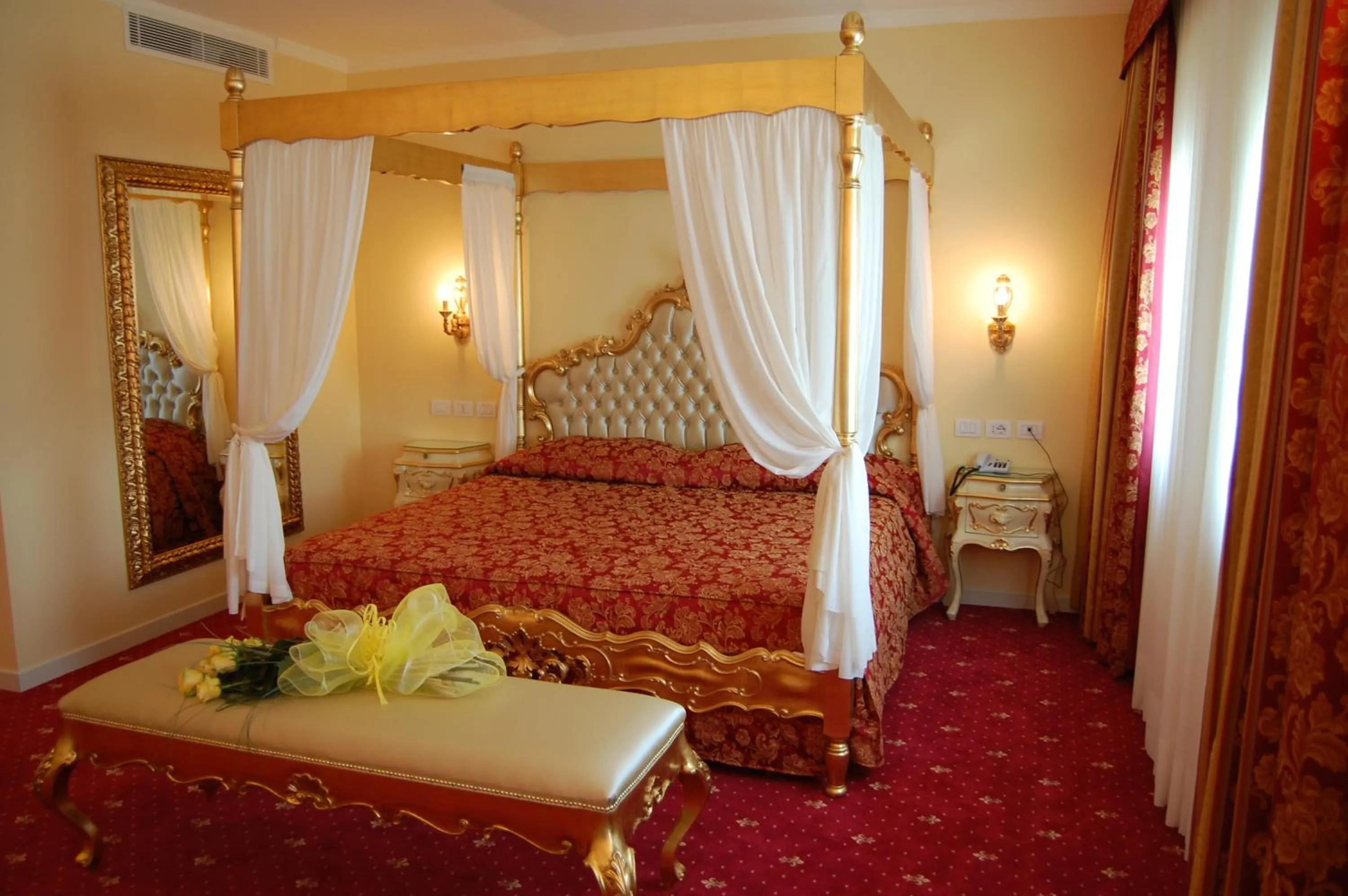 Bedroom, Bed in Hotel Motel Gold